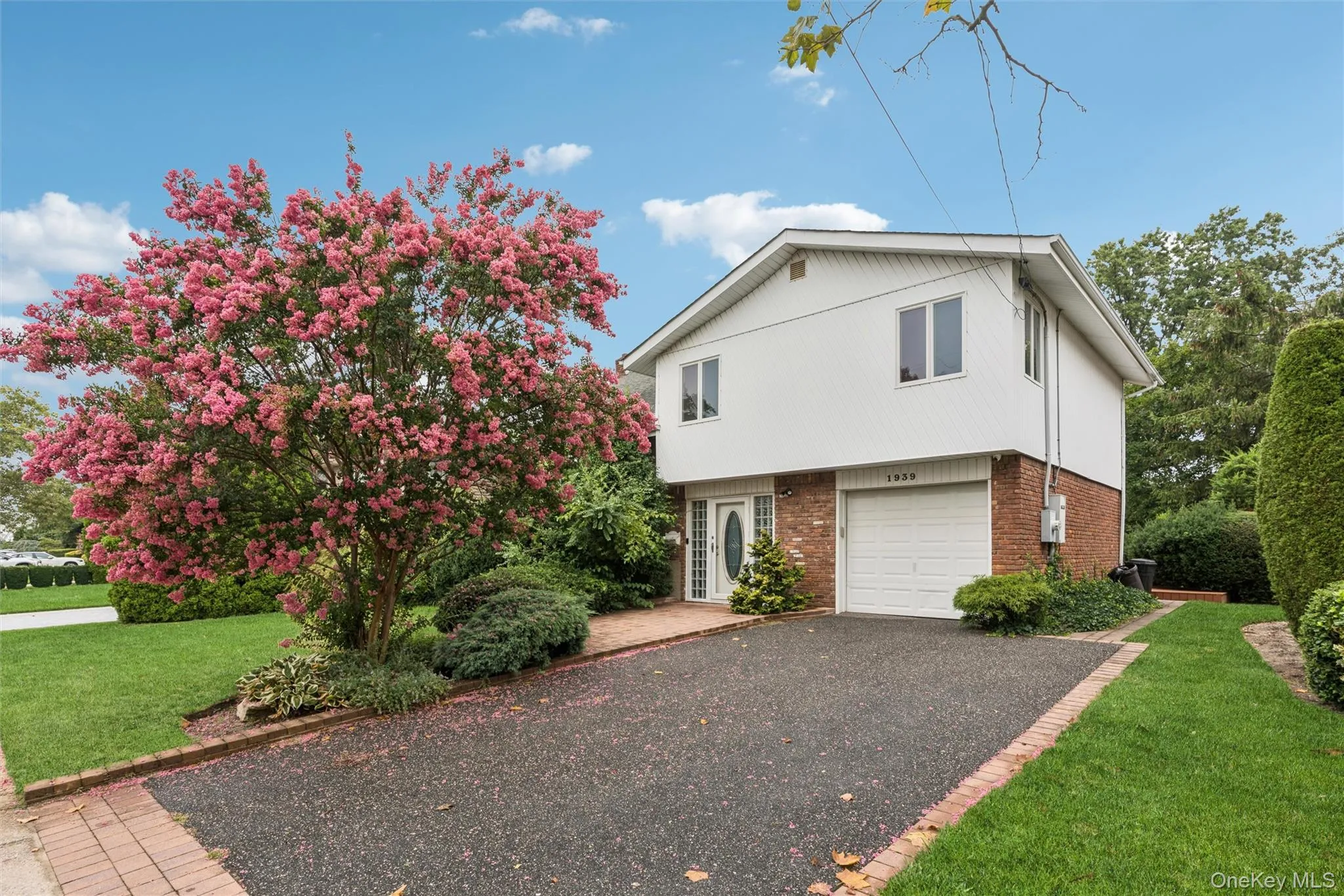1939 Leonard Lane, Hempstead, NY, 4 Bedrooms Bedrooms, 9 Rooms Rooms,3 BathroomsBathrooms,Residential,For Rent,Leonard,0,1032163 1939 Leonard Lane, Hempstead, NY, 4 Bedrooms Bedrooms, 9 Rooms Rooms,3 BathroomsBathrooms,Residential,For Rent,Leonard,0,1032163