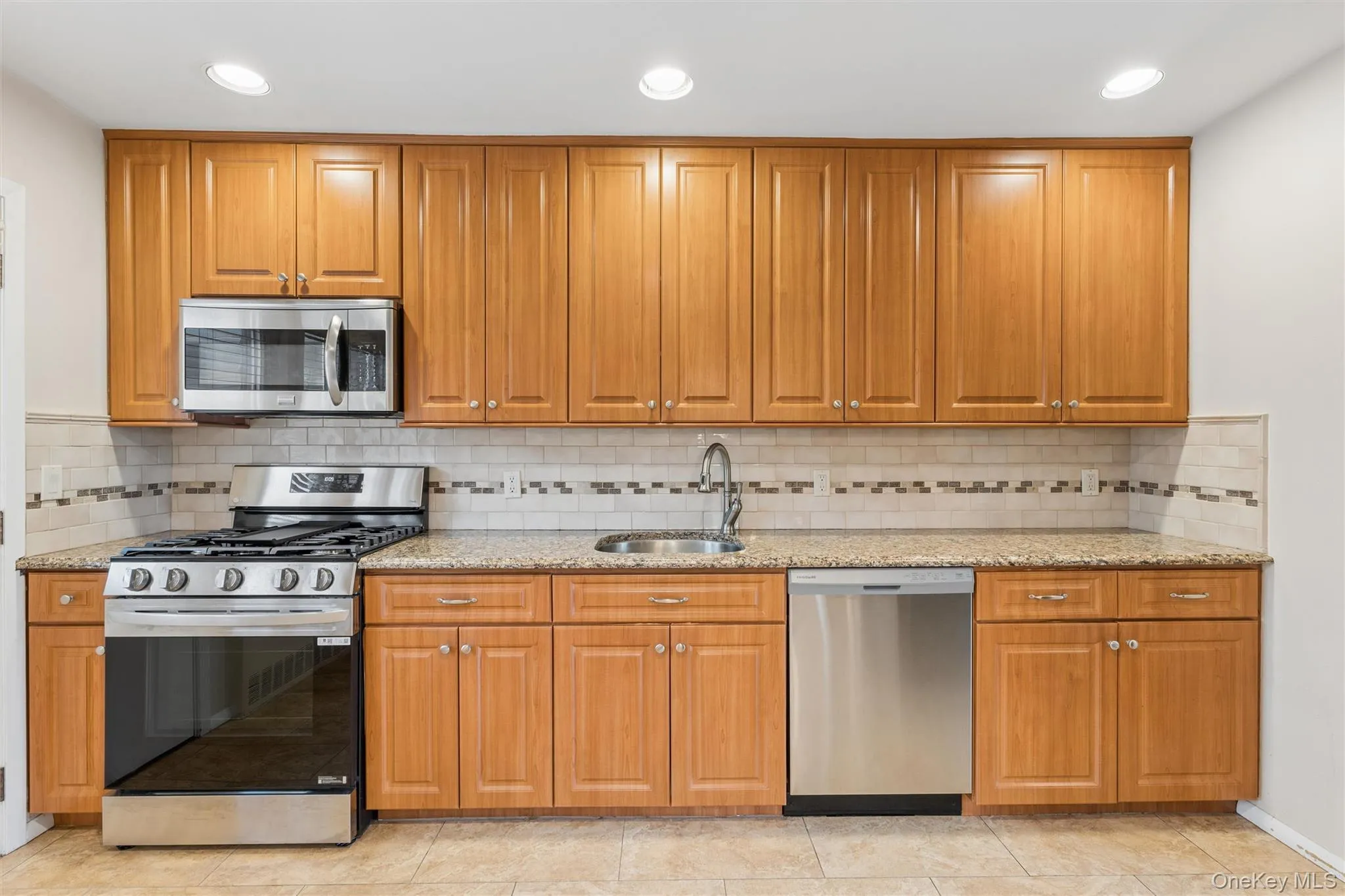 1939 Leonard Lane, Hempstead, NY, 4 Bedrooms Bedrooms, 9 Rooms Rooms,3 BathroomsBathrooms,Residential,For Rent,Leonard,0,1032163 1939 Leonard Lane, Hempstead, NY, 4 Bedrooms Bedrooms, 9 Rooms Rooms,3 BathroomsBathrooms,Residential,For Rent,Leonard,0,1032163