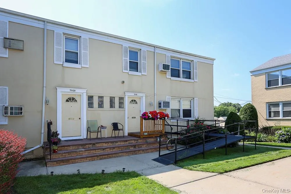 71-11 252 Street, New York, NY, 1 Bedroom Bedrooms, 4 Rooms Rooms,1 BathroomBathrooms,Residential,For Rent,252,0,1032166 71-11 252 Street, New York, NY, 1 Bedroom Bedrooms, 4 Rooms Rooms,1 BathroomBathrooms,Residential,For Rent,252,0,1032166