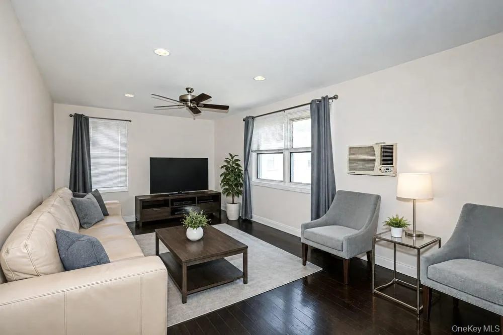 71-11 252 Street, New York, NY, 1 Bedroom Bedrooms, 4 Rooms Rooms,1 BathroomBathrooms,Residential,For Rent,252,0,1032166 71-11 252 Street, New York, NY, 1 Bedroom Bedrooms, 4 Rooms Rooms,1 BathroomBathrooms,Residential,For Rent,252,0,1032166