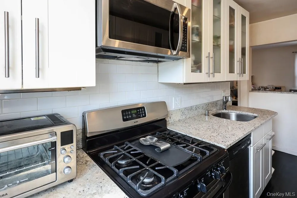 71-11 252 Street, New York, NY, 1 Bedroom Bedrooms, 4 Rooms Rooms,1 BathroomBathrooms,Residential,For Rent,252,0,1032166 71-11 252 Street, New York, NY, 1 Bedroom Bedrooms, 4 Rooms Rooms,1 BathroomBathrooms,Residential,For Rent,252,0,1032166