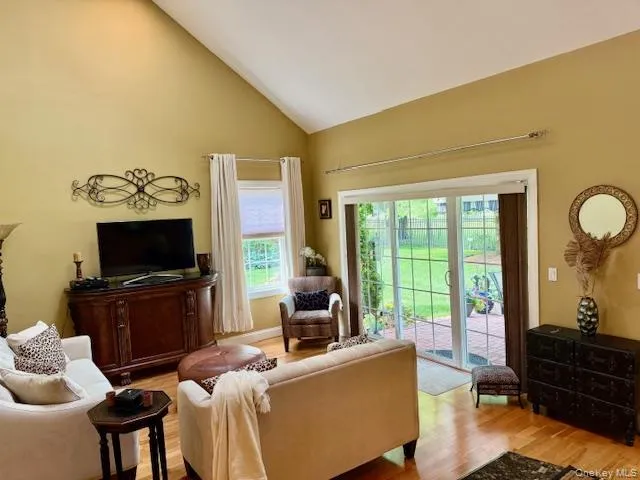 129 Maya Circle, Islip, NY, 2 Bedrooms Bedrooms, 5 Rooms Rooms,2 BathroomsBathrooms,Residential,For Rent,Maya,0,1032167 129 Maya Circle, Islip, NY, 2 Bedrooms Bedrooms, 5 Rooms Rooms,2 BathroomsBathrooms,Residential,For Rent,Maya,0,1032167