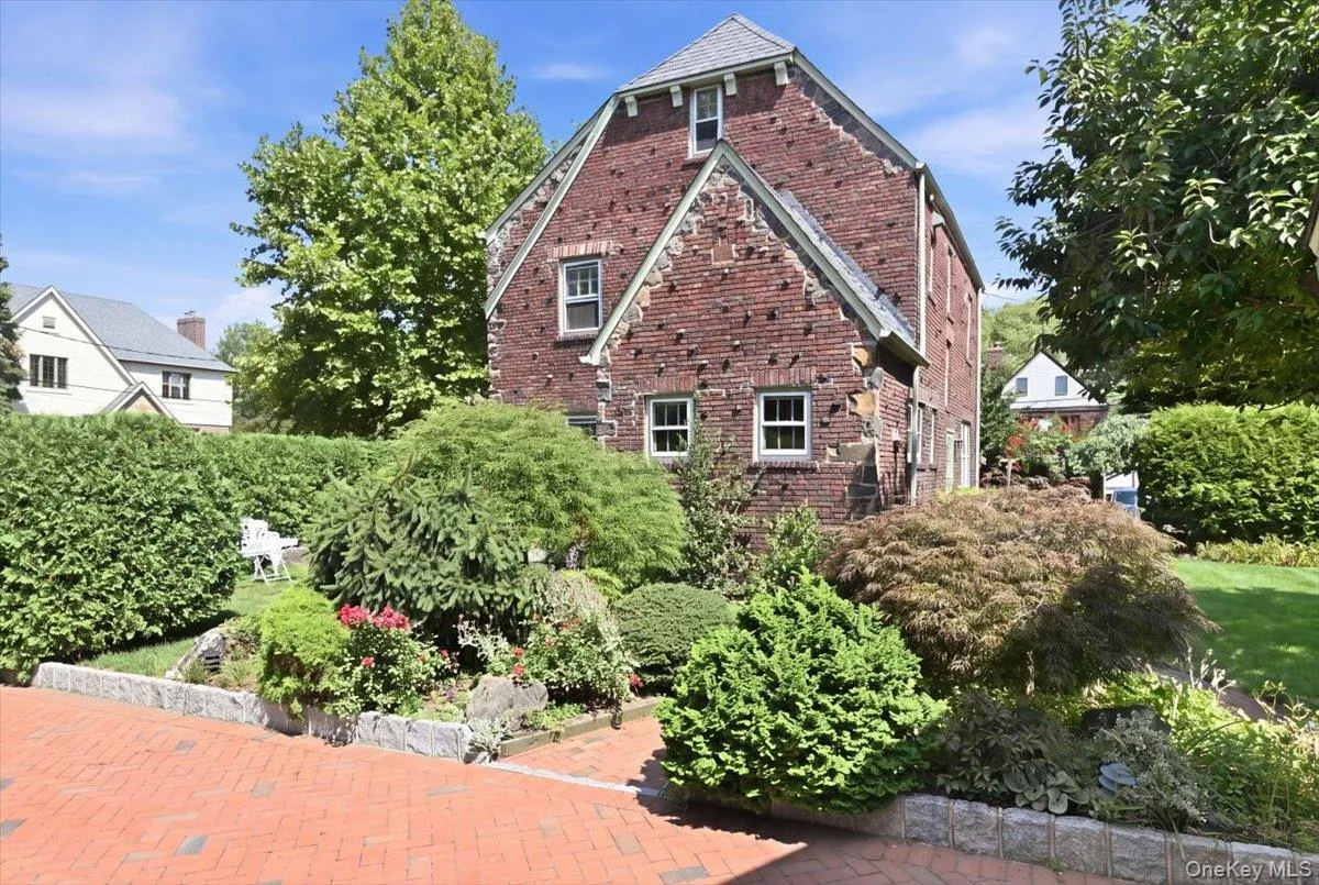 159-02 28th Avenue, New York, NY, 4 Bedrooms Bedrooms, 11 Rooms Rooms,2 BathroomsBathrooms,Residential,For Rent,28th,0,1032178 159-02 28th Avenue, New York, NY, 4 Bedrooms Bedrooms, 11 Rooms Rooms,2 BathroomsBathrooms,Residential,For Rent,28th,0,1032178