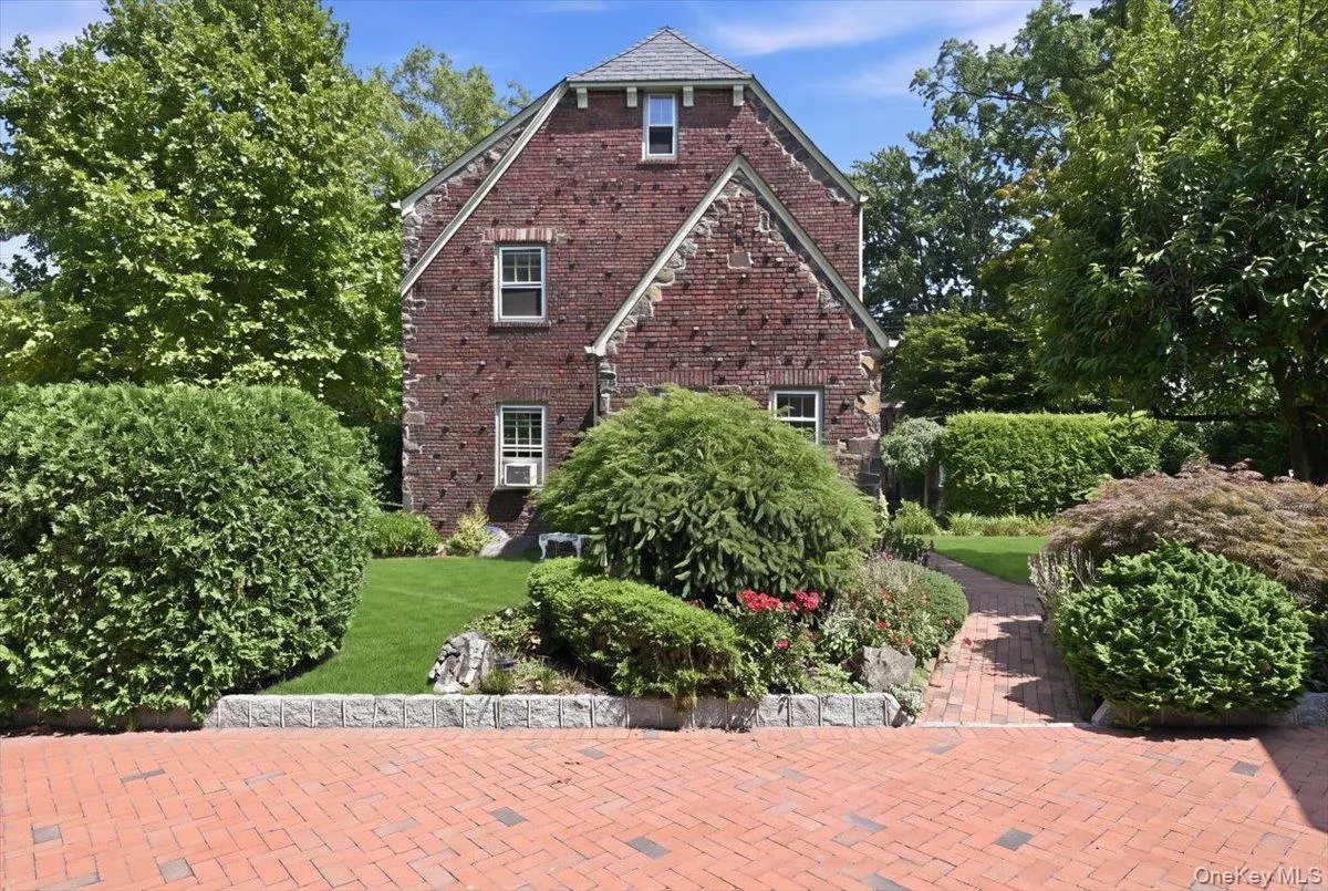 159-02 28th Avenue, New York, NY, 4 Bedrooms Bedrooms, 11 Rooms Rooms,2 BathroomsBathrooms,Residential,For Rent,28th,0,1032178 159-02 28th Avenue, New York, NY, 4 Bedrooms Bedrooms, 11 Rooms Rooms,2 BathroomsBathrooms,Residential,For Rent,28th,0,1032178