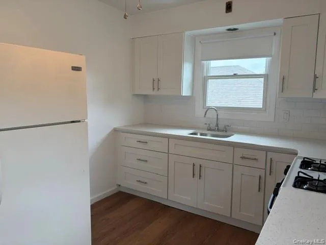 232 Catherine Avenue, Hempstead, NY, 1 Bedroom Bedrooms, 3 Rooms Rooms,1 BathroomBathrooms,Residential Lease,For Rent,Catherine,0,1032185 232 Catherine Avenue, Hempstead, NY, 1 Bedroom Bedrooms, 3 Rooms Rooms,1 BathroomBathrooms,Residential Lease,For Rent,Catherine,0,1032185