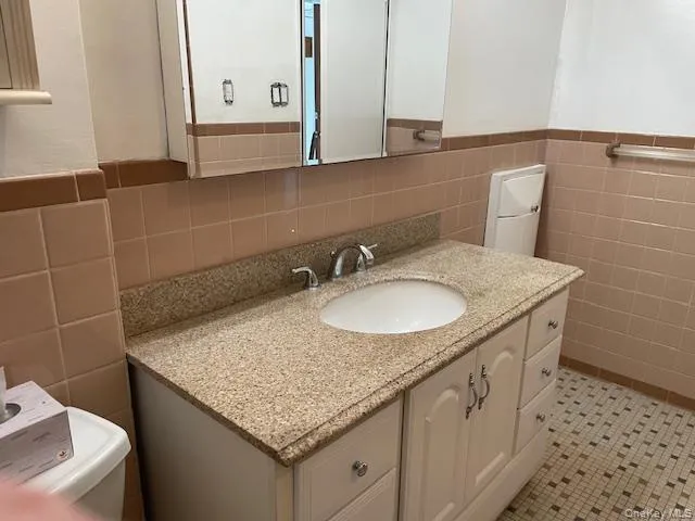 232 Catherine Avenue, Hempstead, NY, 1 Bedroom Bedrooms, 3 Rooms Rooms,1 BathroomBathrooms,Residential Lease,For Rent,Catherine,0,1032185 232 Catherine Avenue, Hempstead, NY, 1 Bedroom Bedrooms, 3 Rooms Rooms,1 BathroomBathrooms,Residential Lease,For Rent,Catherine,0,1032185