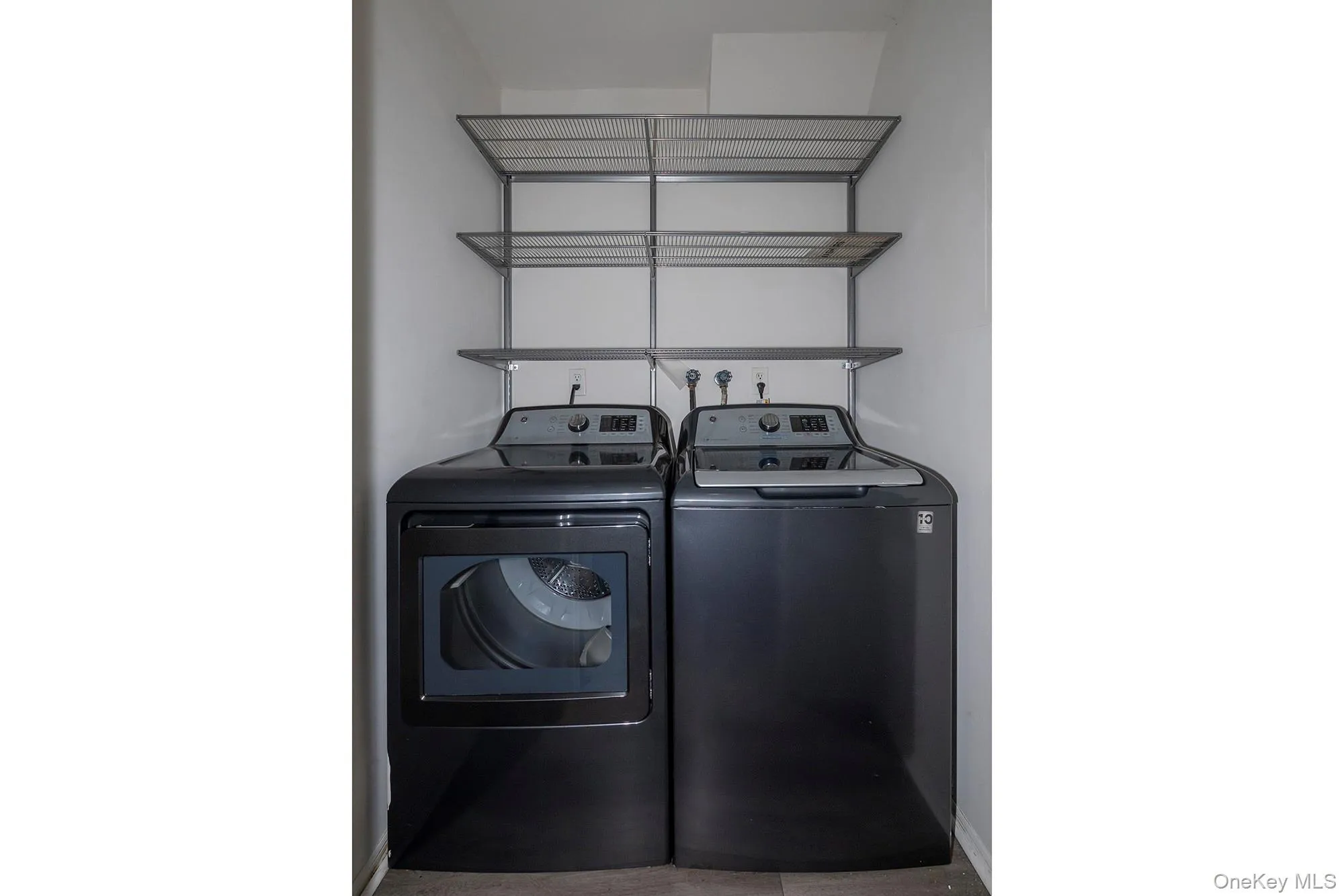 126 Horizon View Drive, Brookhaven, NY, 1 Bedroom Bedrooms, 7 Rooms Rooms,2 BathroomsBathrooms,Residential Lease,For Rent,Horizon View,0,1032190 126 Horizon View Drive, Brookhaven, NY, 1 Bedroom Bedrooms, 7 Rooms Rooms,2 BathroomsBathrooms,Residential Lease,For Rent,Horizon View,0,1032190