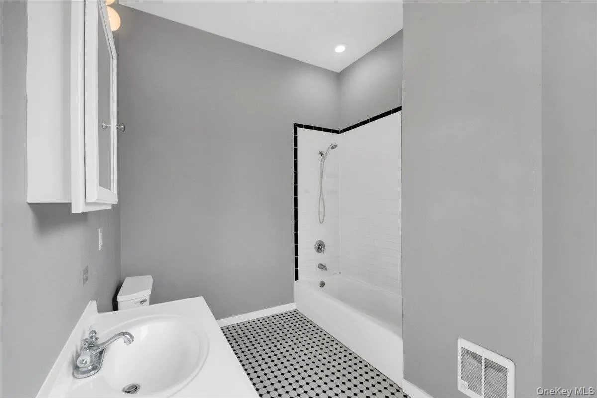 135 Main Street, Ossining, NY, 1 Bedroom Bedrooms, 3 Rooms Rooms,1 BathroomBathrooms,Residential,For Rent,Main,0,1032192 135 Main Street, Ossining, NY, 1 Bedroom Bedrooms, 3 Rooms Rooms,1 BathroomBathrooms,Residential,For Rent,Main,0,1032192