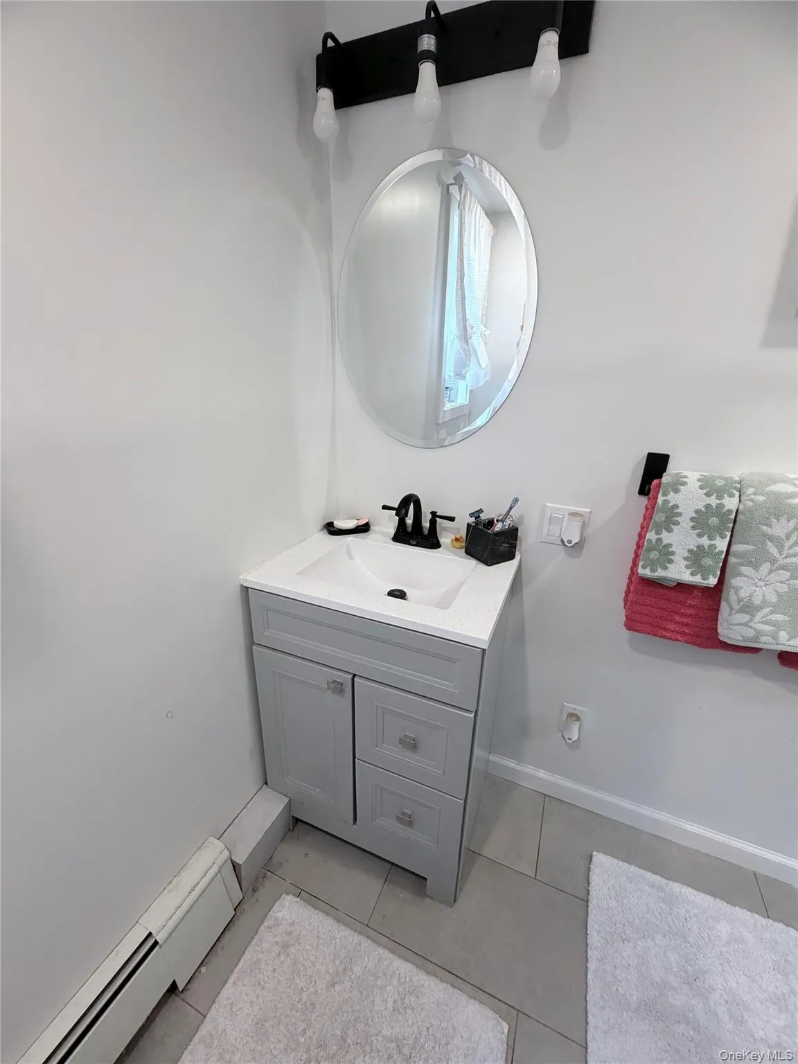 Full bathroom in lower level. Full bathroom in lower level.