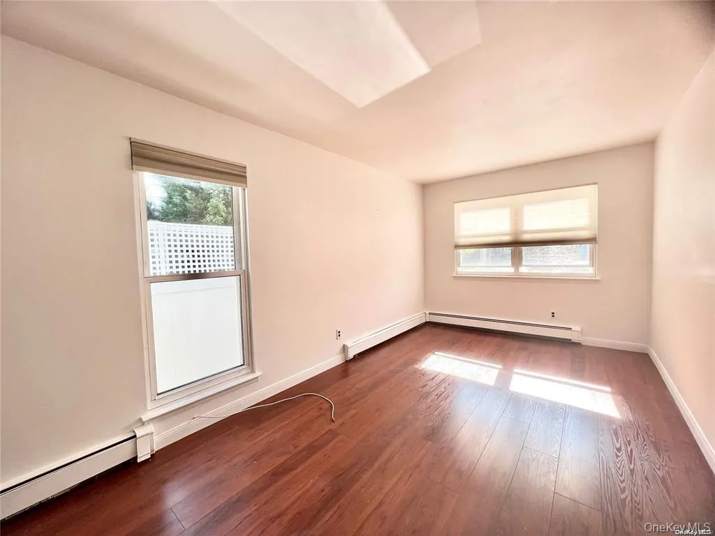 4 Ashwood Road, North Hempstead, NY, 2 Bedrooms Bedrooms, 5 Rooms Rooms,2 BathroomsBathrooms,Residential Lease,For Rent,Ashwood,0,1032207 4 Ashwood Road, North Hempstead, NY, 2 Bedrooms Bedrooms, 5 Rooms Rooms,2 BathroomsBathrooms,Residential Lease,For Rent,Ashwood,0,1032207