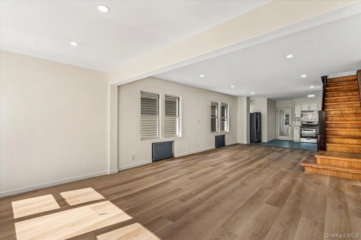 6134 Parsons Boulevard, New York, NY, 4 Bedrooms Bedrooms, 9 Rooms Rooms,3 BathroomsBathrooms,Residential,For Rent,Parsons,0,1032211 6134 Parsons Boulevard, New York, NY, 4 Bedrooms Bedrooms, 9 Rooms Rooms,3 BathroomsBathrooms,Residential,For Rent,Parsons,0,1032211