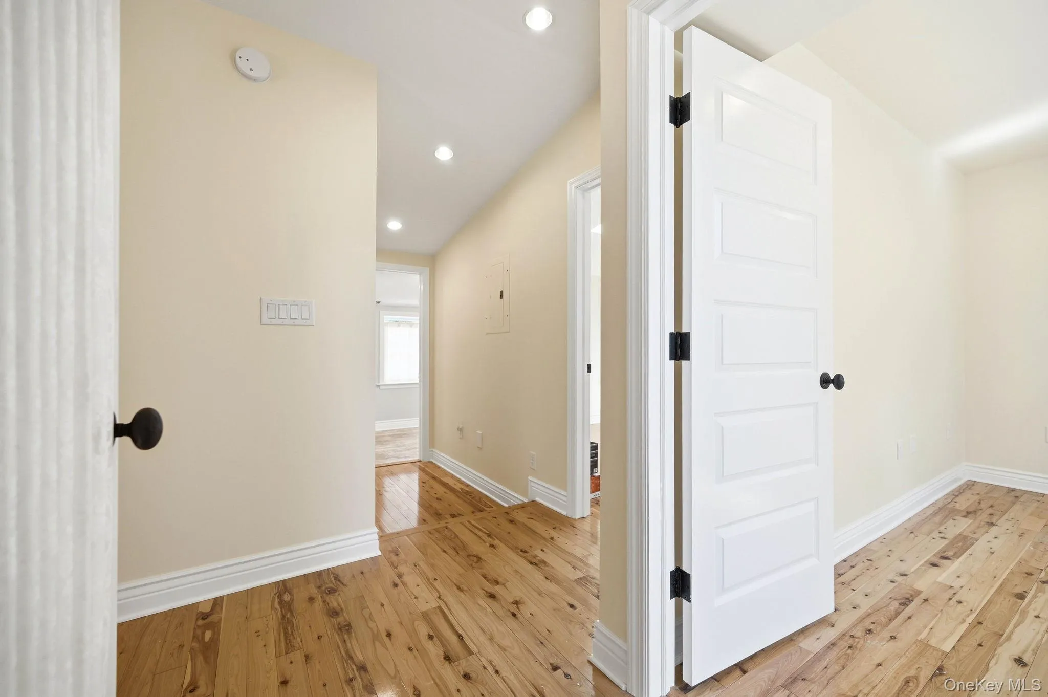 The Bedrooms have 5 Panel Doors. The Bedrooms have 5 Panel Doors.