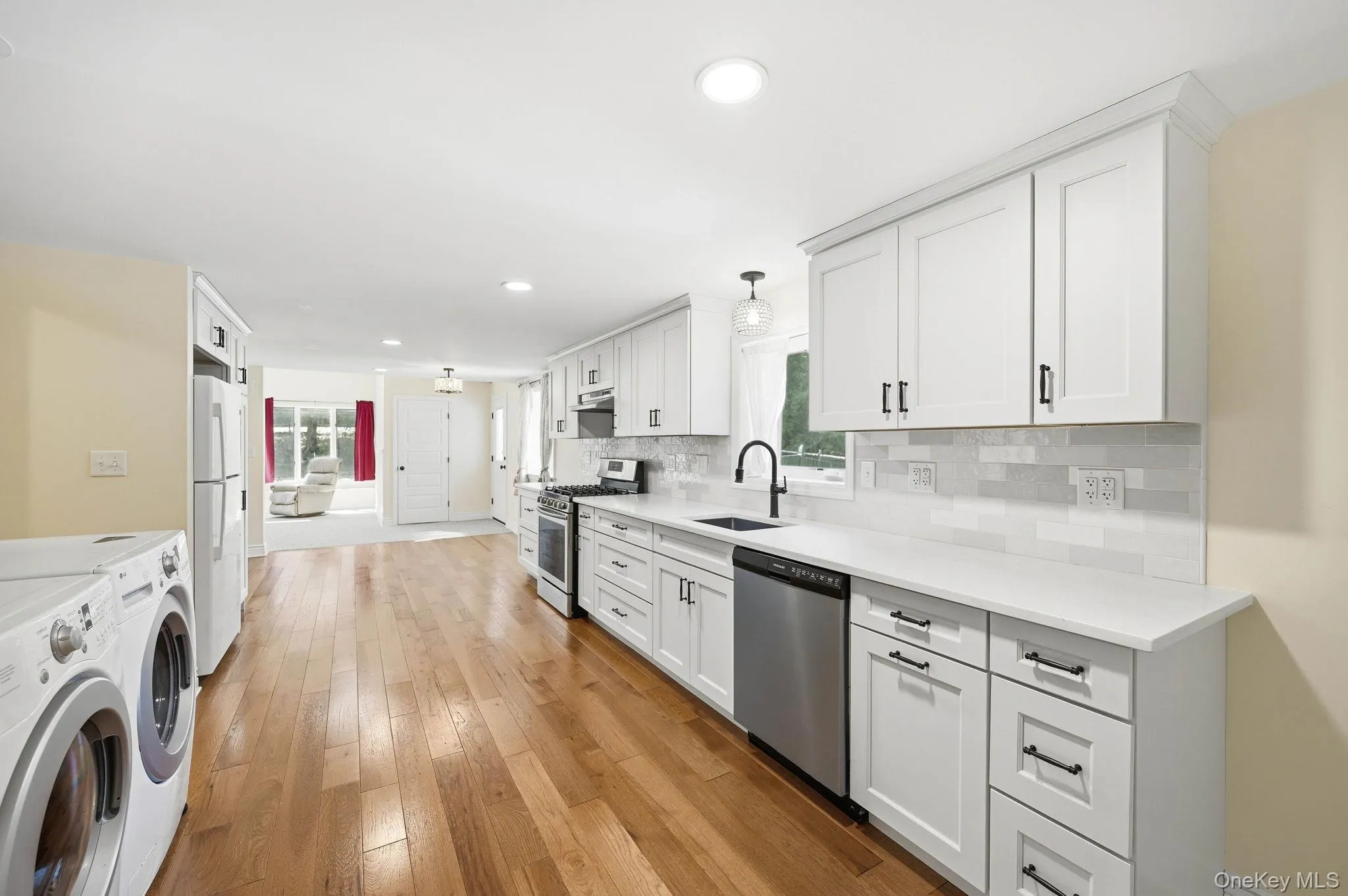 Plenty of counterspace for food prep. Plenty of counterspace for food prep.