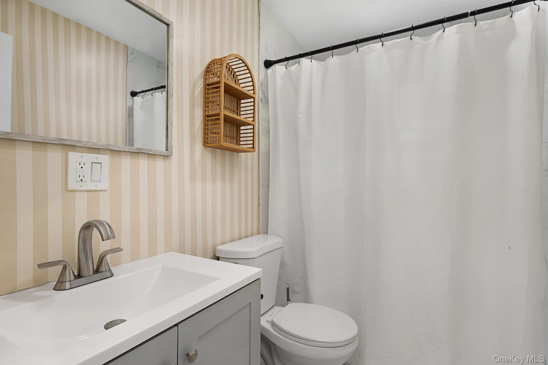 62 Lincoln Avenue, Huntington, NY, 4 Bedrooms Bedrooms, 6 Rooms Rooms,3 BathroomsBathrooms,Residential Lease,For Rent,Lincoln,0,1032222 62 Lincoln Avenue, Huntington, NY, 4 Bedrooms Bedrooms, 6 Rooms Rooms,3 BathroomsBathrooms,Residential Lease,For Rent,Lincoln,0,1032222