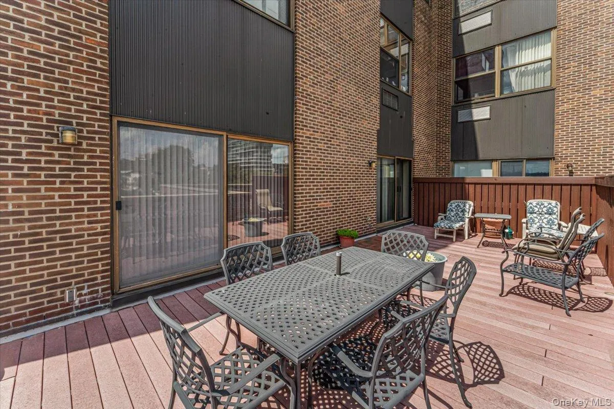 Deck/patio Deck/patio