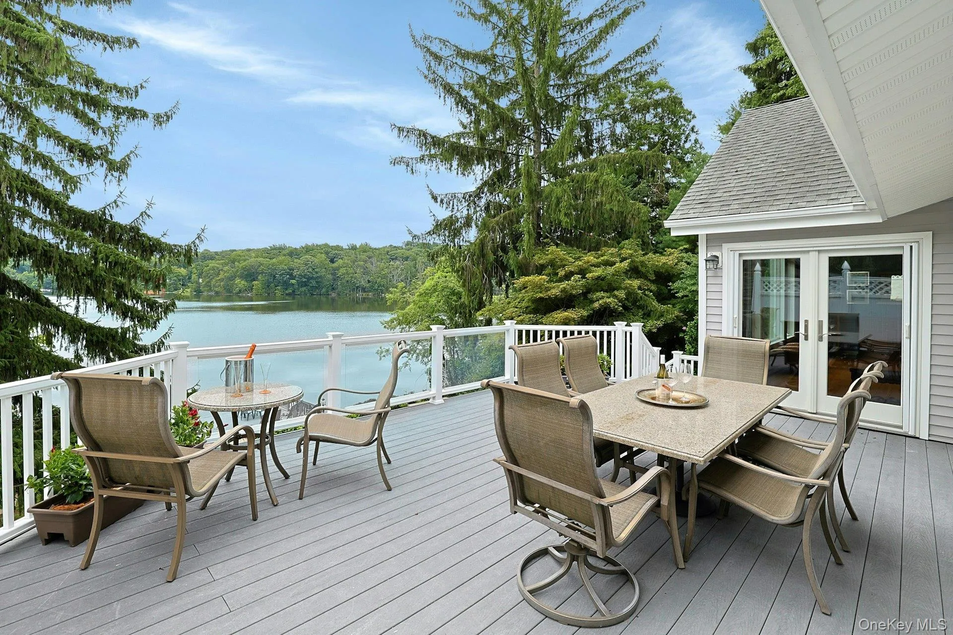 Outdoor dining doesn't get much better than this. Enjoy every meal on the Trex upper deck with plenty of space for entertaining all your family and friends Outdoor dining doesn't get much better than this. Enjoy every meal on the Trex upper deck with plenty of space for entertaining all your family and friends