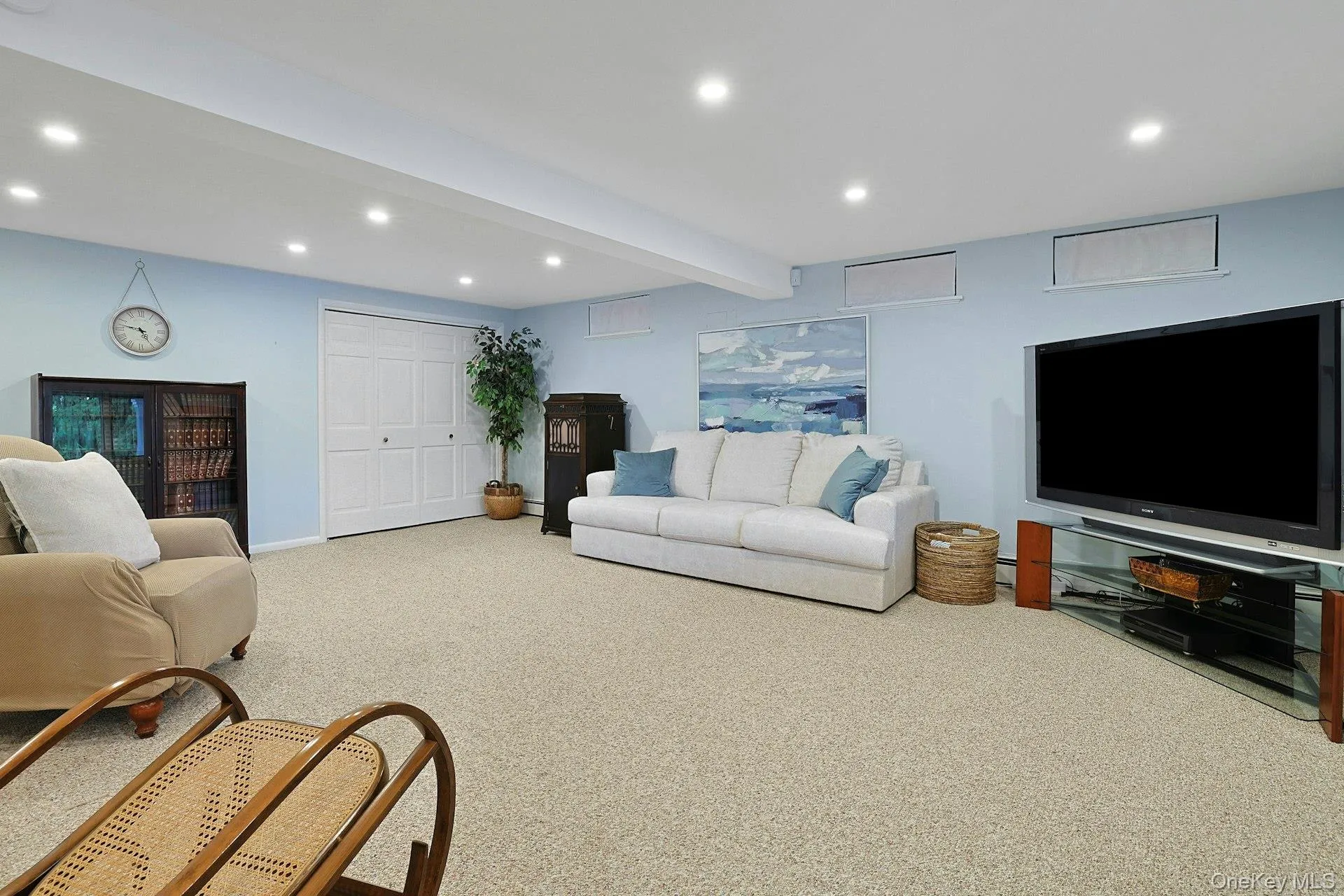 Huge, with multiple closets and several windows - so much space for all your fun and entertaining. Or just quiet time at home. Huge, with multiple closets and several windows - so much space for all your fun and entertaining. Or just quiet time at home.