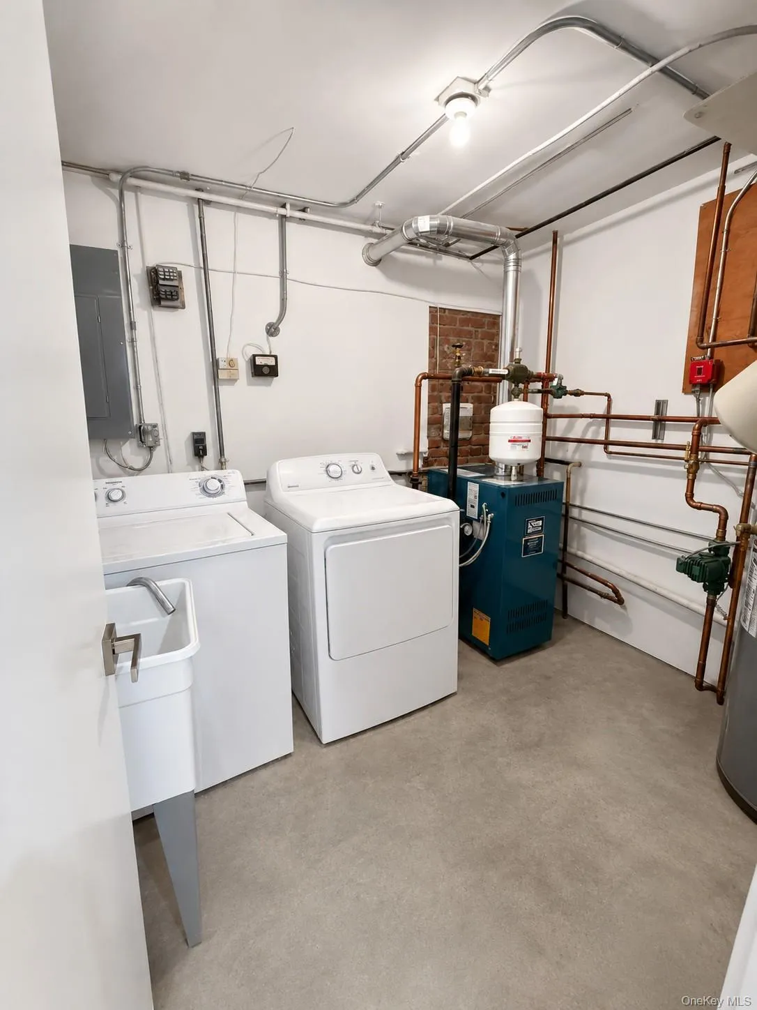 5-A SECOND Road, North Hempstead, NY, 3 Bedrooms Bedrooms, 14 Rooms Rooms,1 BathroomBathrooms,Residential,For Rent,SECOND,0,1032244 5-A SECOND Road, North Hempstead, NY, 3 Bedrooms Bedrooms, 14 Rooms Rooms,1 BathroomBathrooms,Residential,For Rent,SECOND,0,1032244