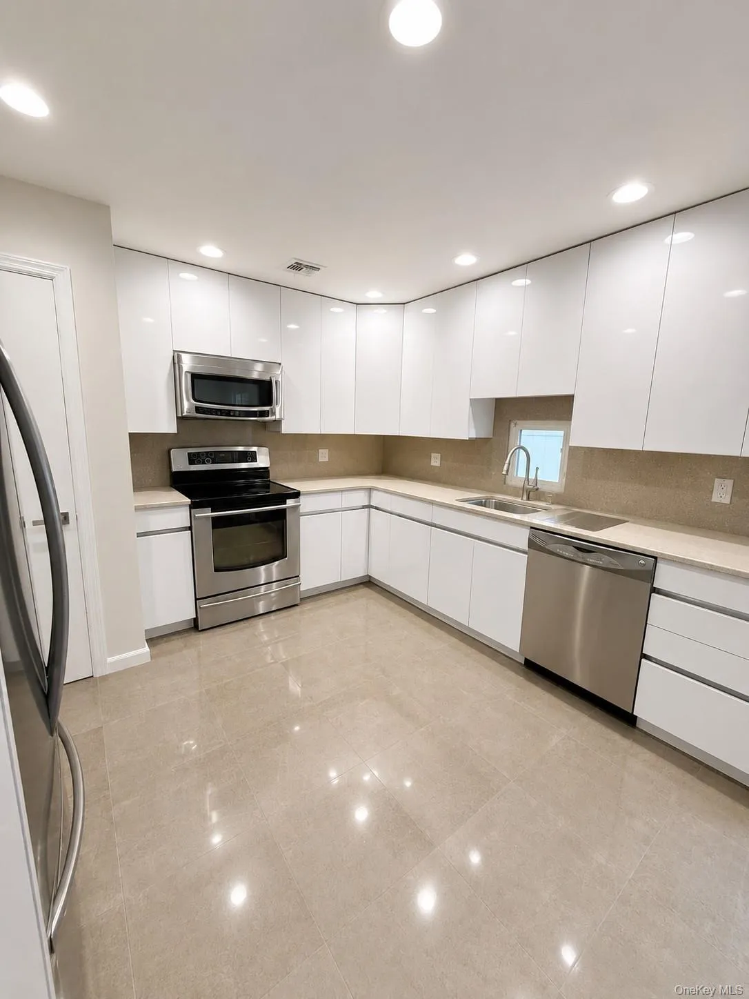 5-A SECOND Road, North Hempstead, NY, 3 Bedrooms Bedrooms, 14 Rooms Rooms,1 BathroomBathrooms,Residential,For Rent,SECOND,0,1032244 5-A SECOND Road, North Hempstead, NY, 3 Bedrooms Bedrooms, 14 Rooms Rooms,1 BathroomBathrooms,Residential,For Rent,SECOND,0,1032244