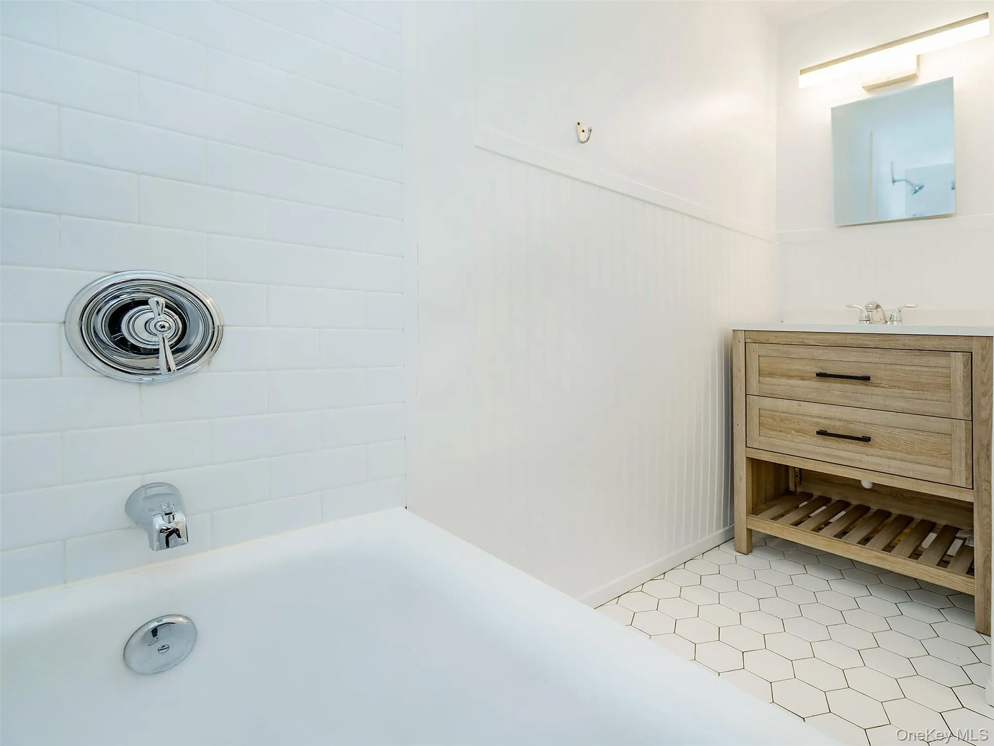 92 Elm Avenue, Glen Cove, NY, 3 Bedrooms Bedrooms, 5 Rooms Rooms,1 BathroomBathrooms,Residential Lease,For Rent,Elm,0,1032247 92 Elm Avenue, Glen Cove, NY, 3 Bedrooms Bedrooms, 5 Rooms Rooms,1 BathroomBathrooms,Residential Lease,For Rent,Elm,0,1032247