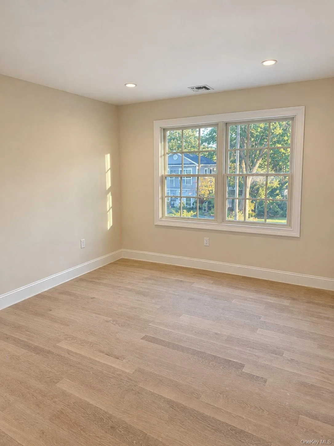 215 Boston Avenue, Oyster Bay, NY, 5 Bedrooms Bedrooms, 9 Rooms Rooms,3 BathroomsBathrooms,Residential,For Rent,Boston,0,1032257 215 Boston Avenue, Oyster Bay, NY, 5 Bedrooms Bedrooms, 9 Rooms Rooms,3 BathroomsBathrooms,Residential,For Rent,Boston,0,1032257
