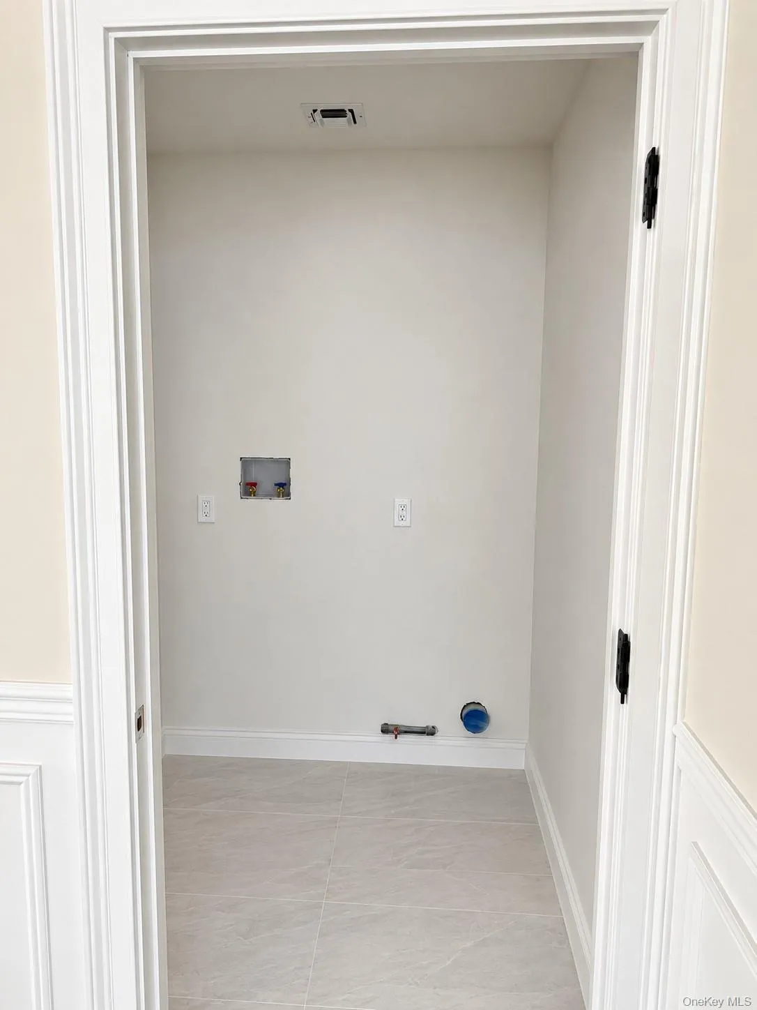 215 Boston Avenue, Oyster Bay, NY, 5 Bedrooms Bedrooms, 9 Rooms Rooms,3 BathroomsBathrooms,Residential,For Rent,Boston,0,1032257 215 Boston Avenue, Oyster Bay, NY, 5 Bedrooms Bedrooms, 9 Rooms Rooms,3 BathroomsBathrooms,Residential,For Rent,Boston,0,1032257
