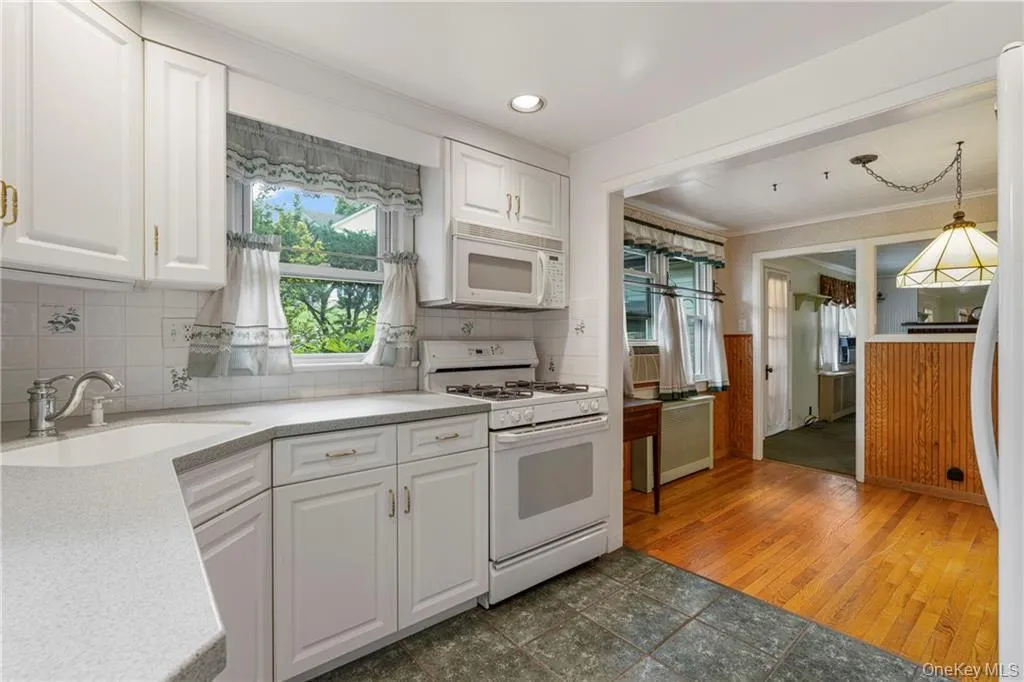 30 Lindbergh Lane, Clarkstown, NY, 2 Bedrooms Bedrooms, 6 Rooms Rooms,1 BathroomBathrooms,Residential,For Rent,Lindbergh,0,1032259 30 Lindbergh Lane, Clarkstown, NY, 2 Bedrooms Bedrooms, 6 Rooms Rooms,1 BathroomBathrooms,Residential,For Rent,Lindbergh,0,1032259