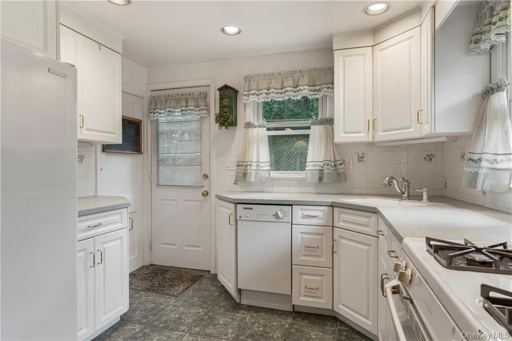 30 Lindbergh Lane, Clarkstown, NY, 2 Bedrooms Bedrooms, 6 Rooms Rooms,1 BathroomBathrooms,Residential,For Rent,Lindbergh,0,1032259 30 Lindbergh Lane, Clarkstown, NY, 2 Bedrooms Bedrooms, 6 Rooms Rooms,1 BathroomBathrooms,Residential,For Rent,Lindbergh,0,1032259