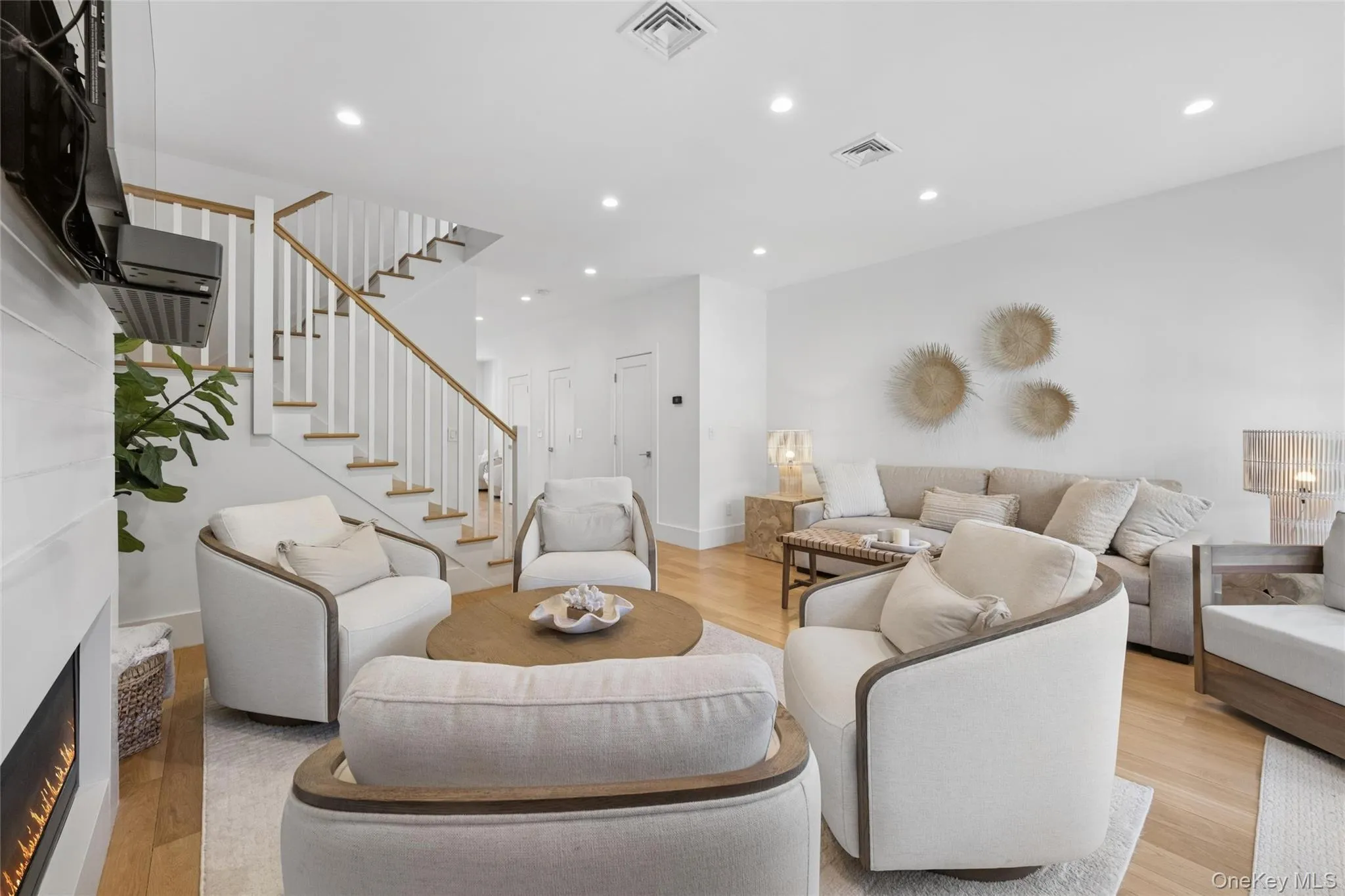68 Foster Avenue, Southampton, NY, 2 Bedrooms Bedrooms, 7 Rooms Rooms,2 BathroomsBathrooms,Residential,For Rent,Foster,0,1032269 68 Foster Avenue, Southampton, NY, 2 Bedrooms Bedrooms, 7 Rooms Rooms,2 BathroomsBathrooms,Residential,For Rent,Foster,0,1032269