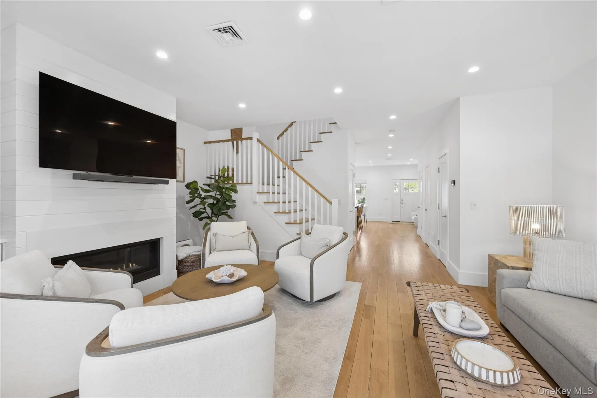68 Foster Avenue, Southampton, NY, 2 Bedrooms Bedrooms, 7 Rooms Rooms,2 BathroomsBathrooms,Residential,For Rent,Foster,0,1032269 68 Foster Avenue, Southampton, NY, 2 Bedrooms Bedrooms, 7 Rooms Rooms,2 BathroomsBathrooms,Residential,For Rent,Foster,0,1032269