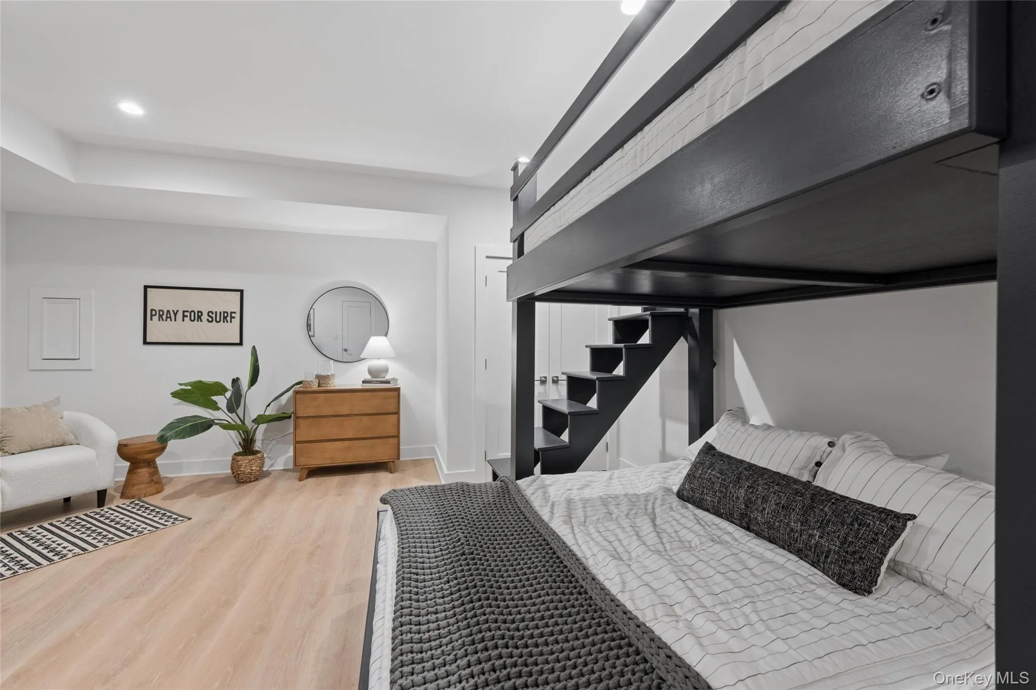 68 Foster Avenue, Southampton, NY, 2 Bedrooms Bedrooms, 7 Rooms Rooms,2 BathroomsBathrooms,Residential,For Rent,Foster,0,1032269 68 Foster Avenue, Southampton, NY, 2 Bedrooms Bedrooms, 7 Rooms Rooms,2 BathroomsBathrooms,Residential,For Rent,Foster,0,1032269