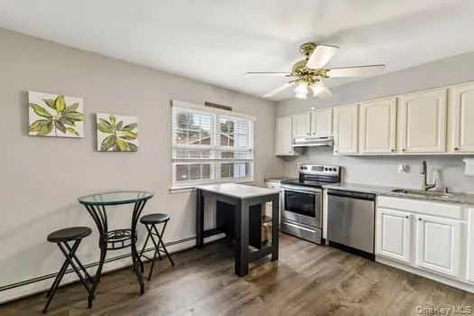 15 Springwood Drive, Babylon, NY, 2 Bedrooms Bedrooms, 4 Rooms Rooms,1 BathroomBathrooms,Residential,For Rent,Springwood,0,1032270 15 Springwood Drive, Babylon, NY, 2 Bedrooms Bedrooms, 4 Rooms Rooms,1 BathroomBathrooms,Residential,For Rent,Springwood,0,1032270