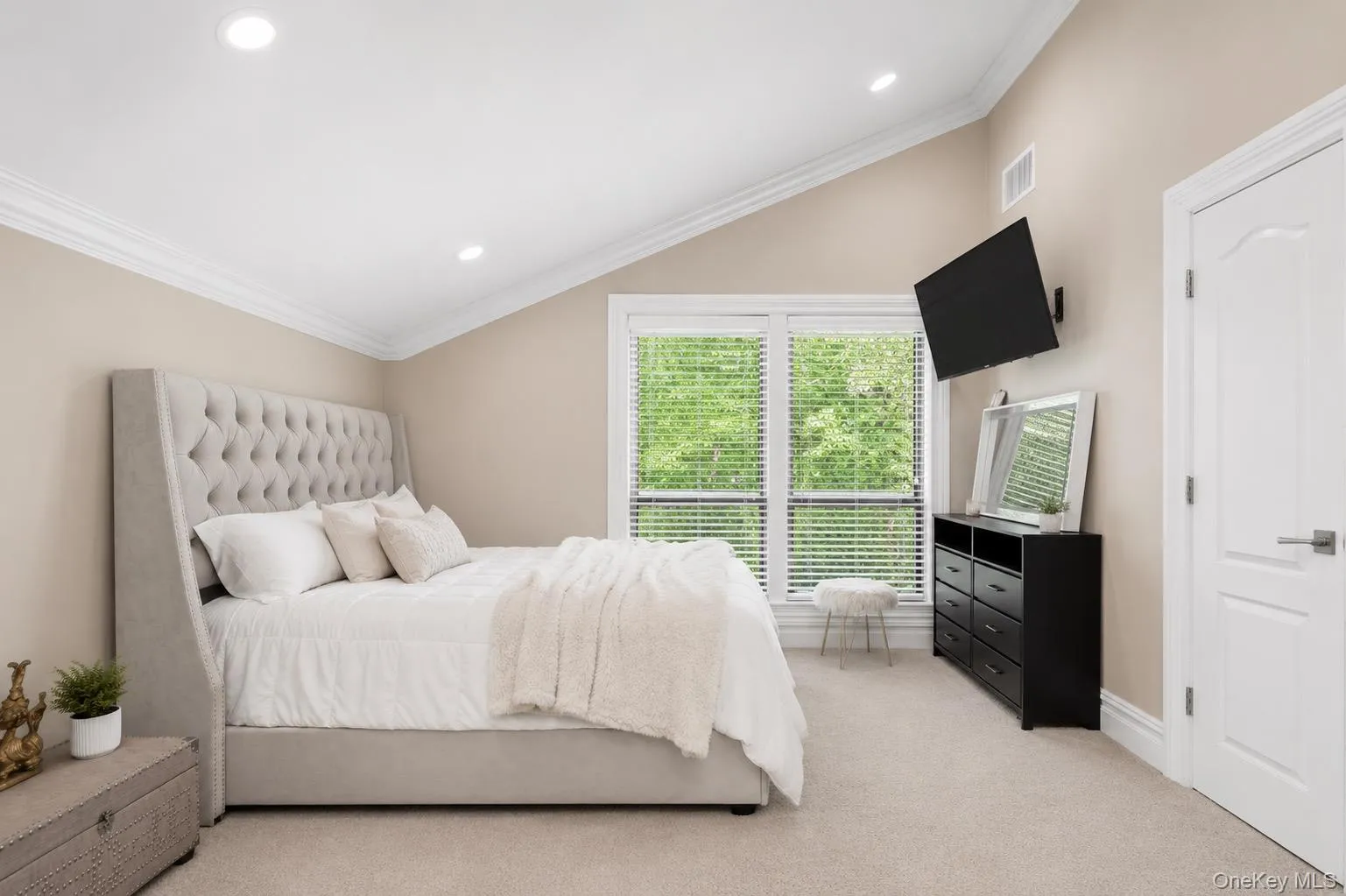 6 Fox Hunt Court, Huntington, NY, 5 Bedrooms Bedrooms, 9 Rooms Rooms,3 BathroomsBathrooms,Residential,For Rent,Fox Hunt,0,1032274 6 Fox Hunt Court, Huntington, NY, 5 Bedrooms Bedrooms, 9 Rooms Rooms,3 BathroomsBathrooms,Residential,For Rent,Fox Hunt,0,1032274