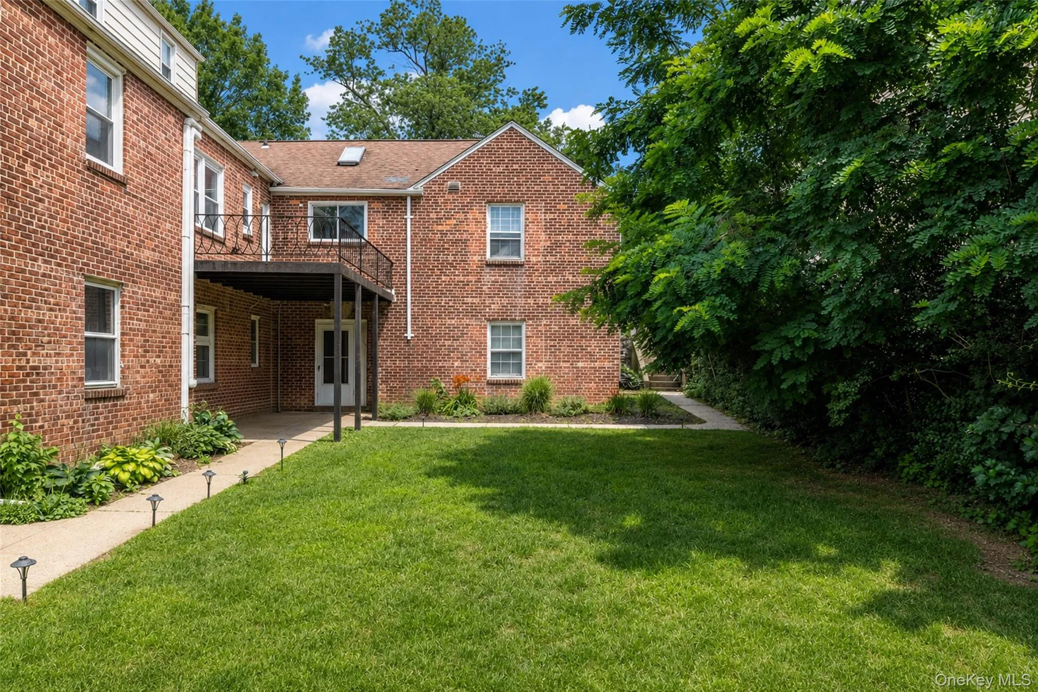 View of the rear and side yard. View of the rear and side yard.