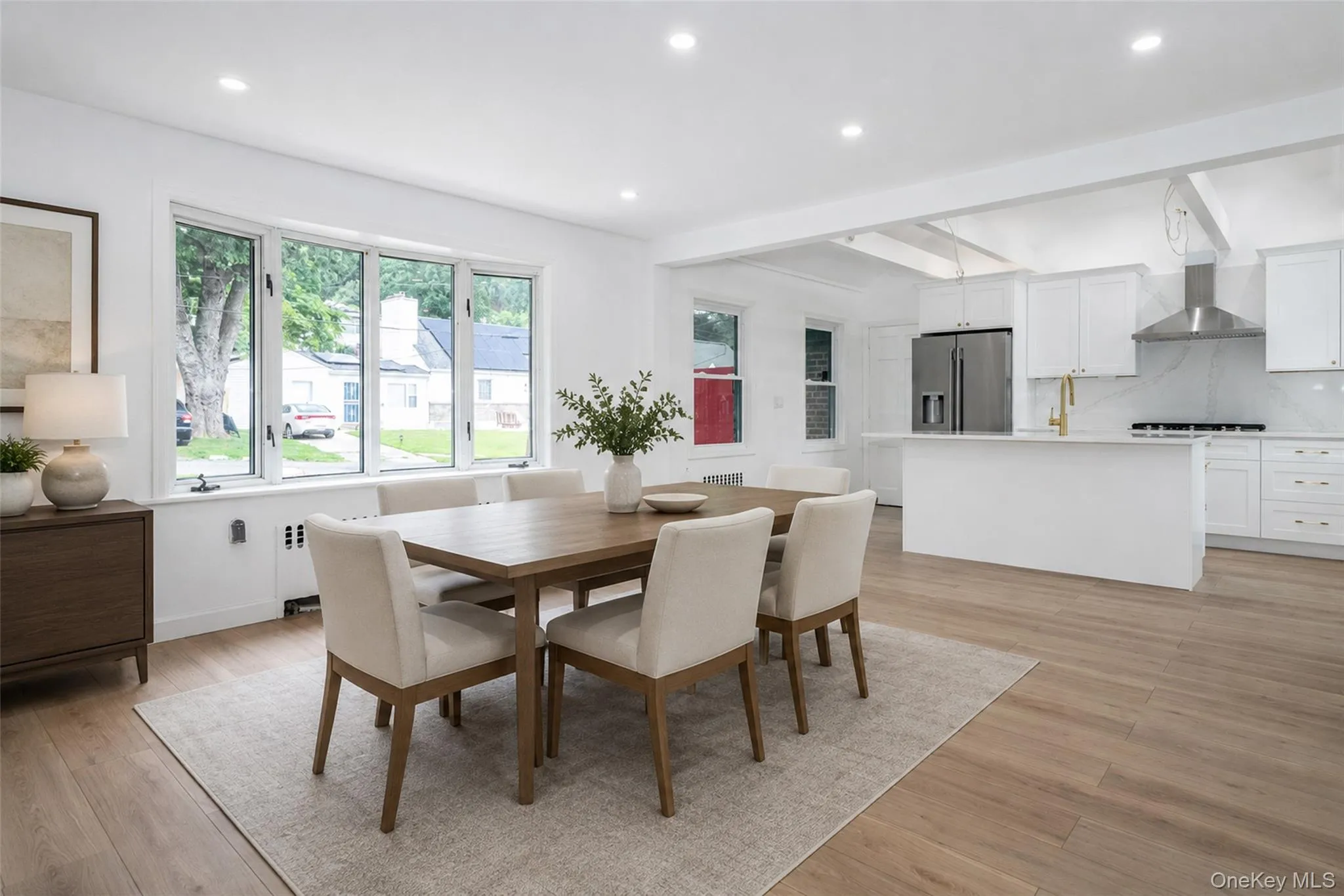 A view from the dining area to the kitchen. Virtually enhanced with furniture. A view from the dining area to the kitchen. Virtually enhanced with furniture.