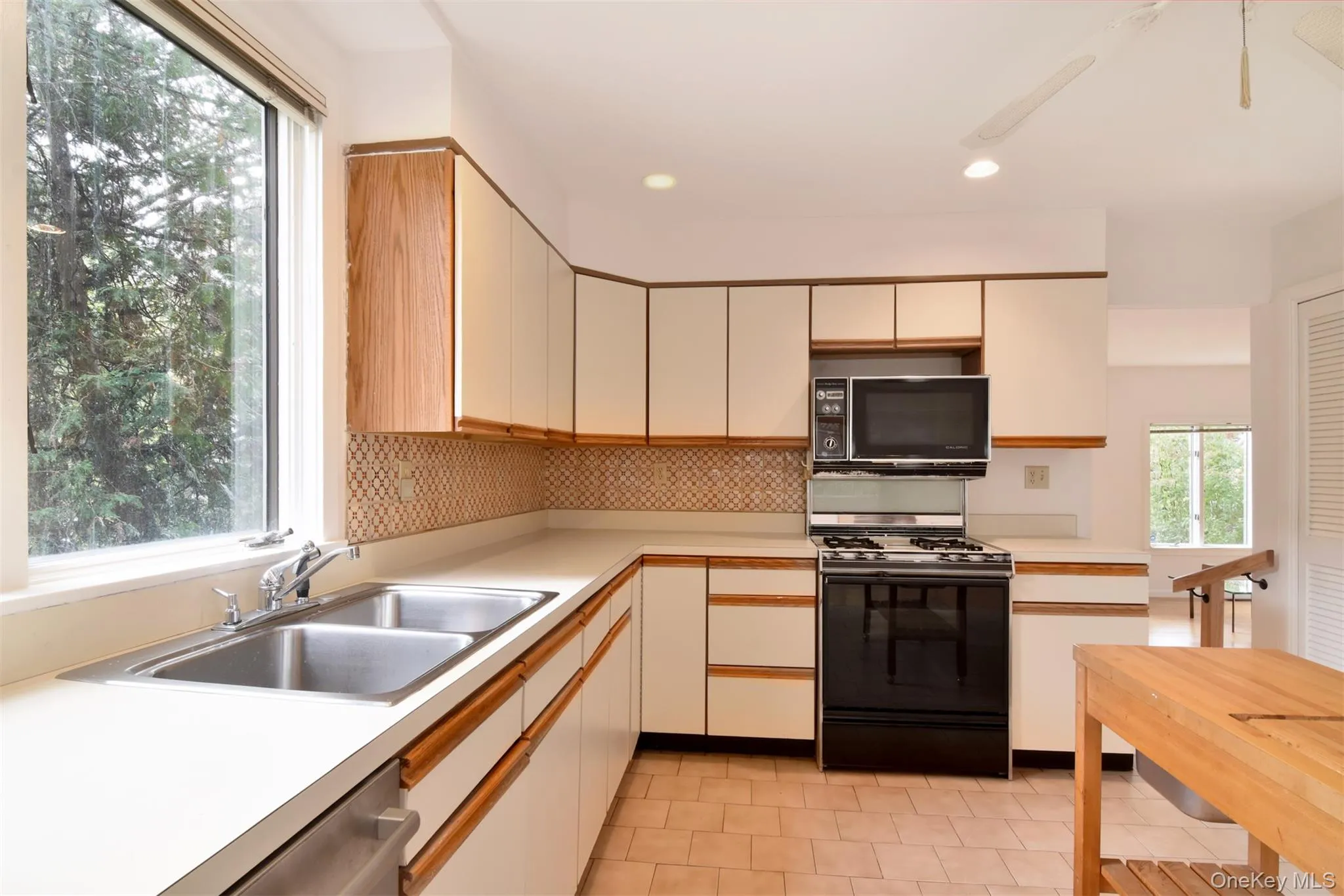 42 Ravensdale Road, Greenburgh, NY, 3 Bedrooms Bedrooms, 8 Rooms Rooms,3 BathroomsBathrooms,Residential,For Rent,Ravensdale,0,1032297 42 Ravensdale Road, Greenburgh, NY, 3 Bedrooms Bedrooms, 8 Rooms Rooms,3 BathroomsBathrooms,Residential,For Rent,Ravensdale,0,1032297