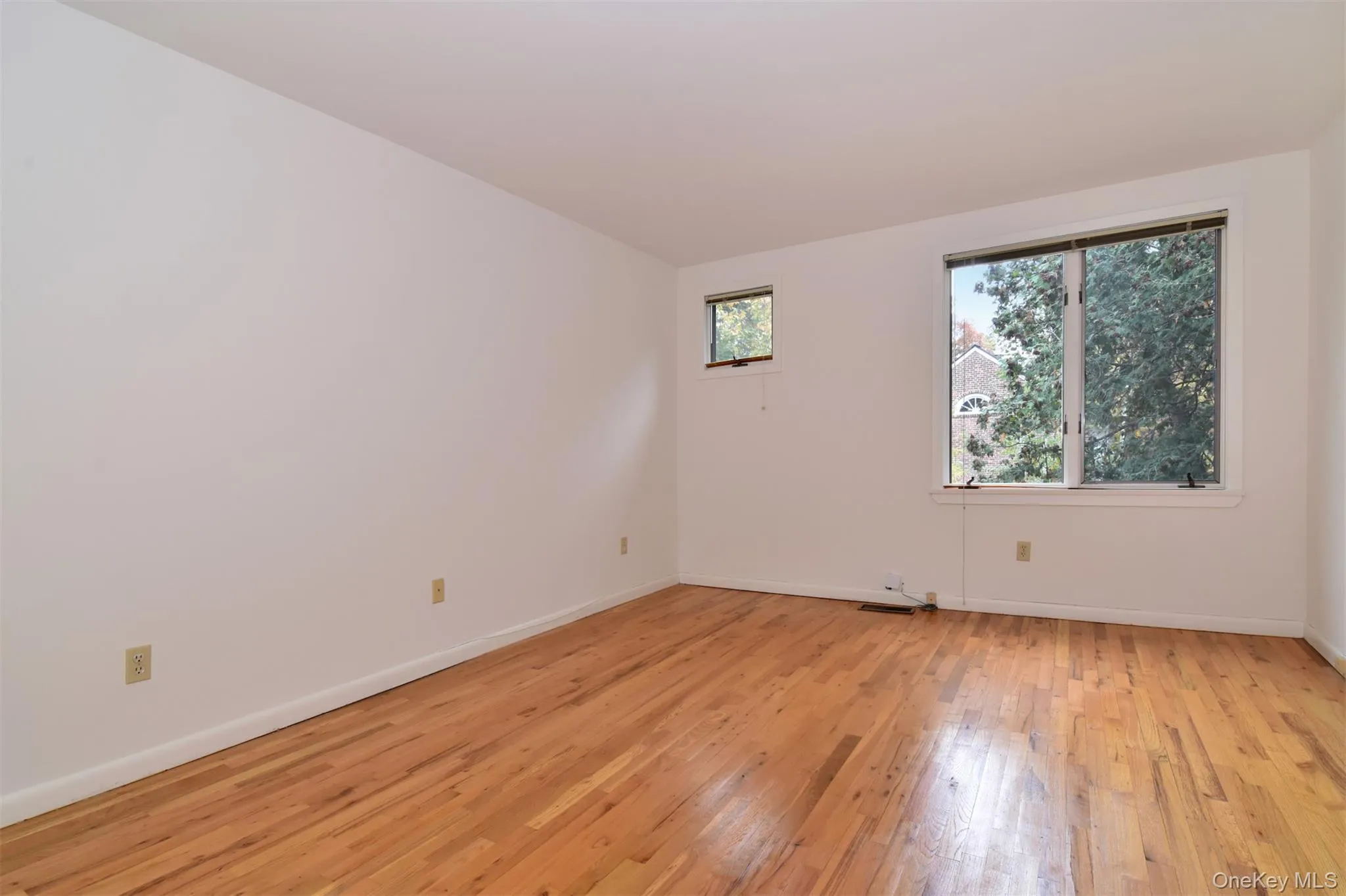 3rd Bedroom without virtual staging 3rd Bedroom without virtual staging