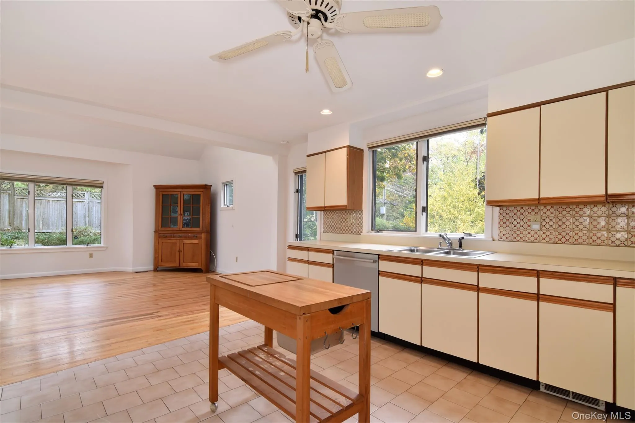 42 Ravensdale Road, Greenburgh, NY, 3 Bedrooms Bedrooms, 8 Rooms Rooms,3 BathroomsBathrooms,Residential,For Rent,Ravensdale,0,1032297 42 Ravensdale Road, Greenburgh, NY, 3 Bedrooms Bedrooms, 8 Rooms Rooms,3 BathroomsBathrooms,Residential,For Rent,Ravensdale,0,1032297