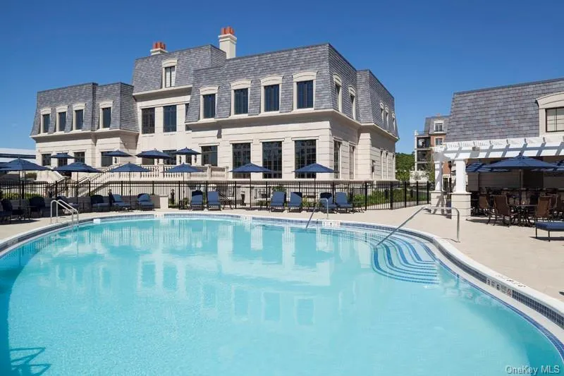 6000 Royal Court, North Hempstead, NY, 2 Bedrooms Bedrooms, 6 Rooms Rooms,2 BathroomsBathrooms,Residential,For Rent,Royal,0,1032300 6000 Royal Court, North Hempstead, NY, 2 Bedrooms Bedrooms, 6 Rooms Rooms,2 BathroomsBathrooms,Residential,For Rent,Royal,0,1032300