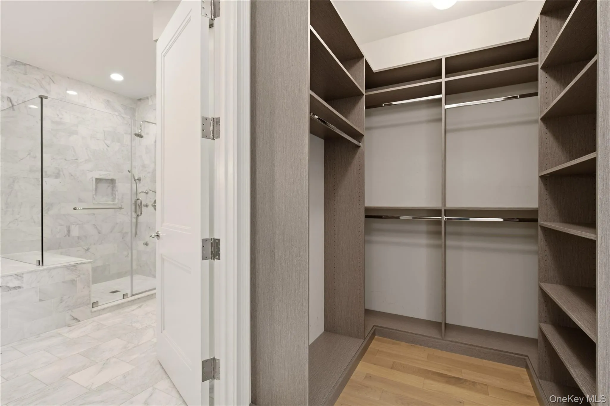 6000 Royal Court, North Hempstead, NY, 2 Bedrooms Bedrooms, 6 Rooms Rooms,2 BathroomsBathrooms,Residential,For Rent,Royal,0,1032300 6000 Royal Court, North Hempstead, NY, 2 Bedrooms Bedrooms, 6 Rooms Rooms,2 BathroomsBathrooms,Residential,For Rent,Royal,0,1032300