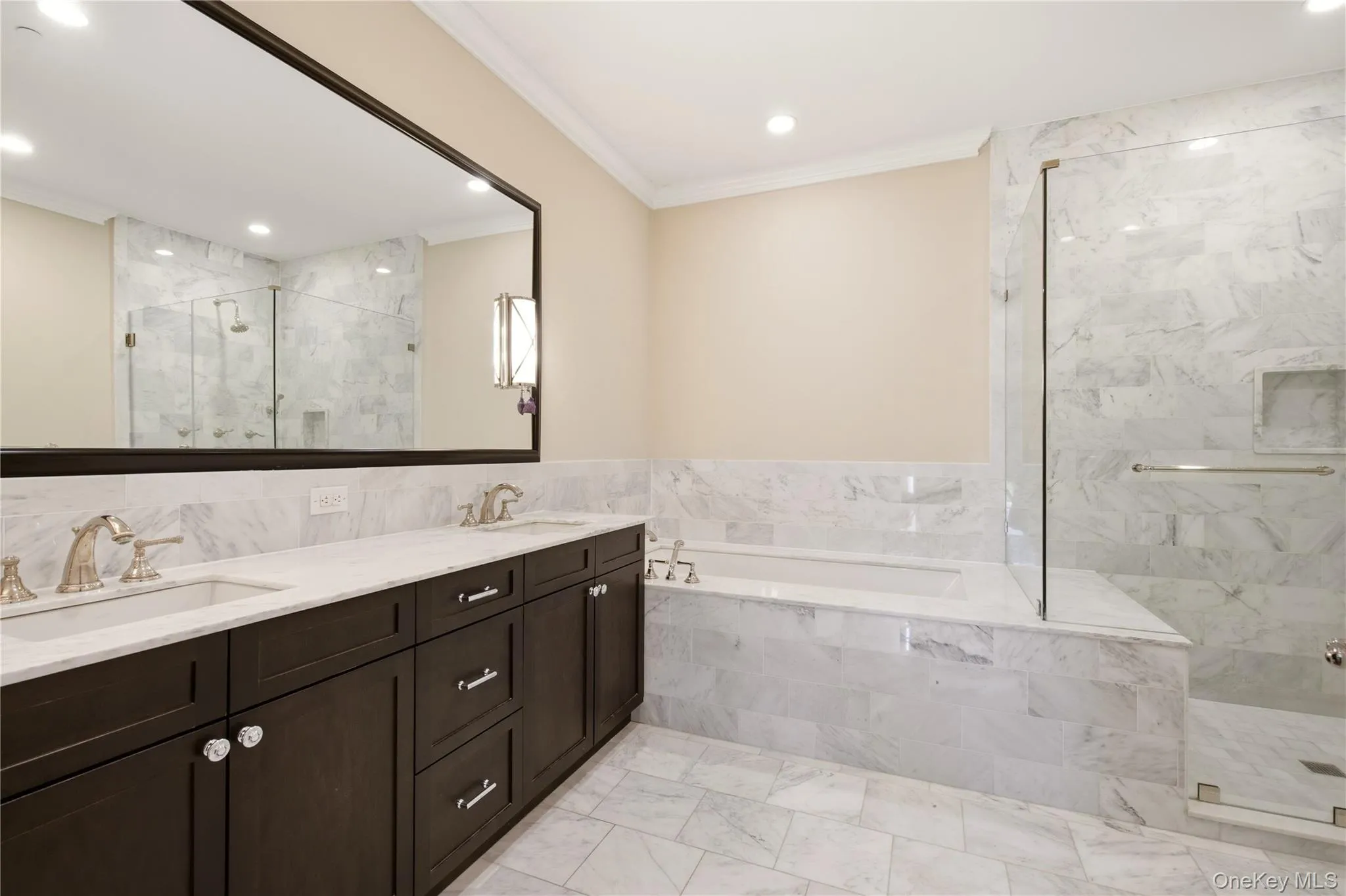 6000 Royal Court, North Hempstead, NY, 2 Bedrooms Bedrooms, 6 Rooms Rooms,2 BathroomsBathrooms,Residential,For Rent,Royal,0,1032300 6000 Royal Court, North Hempstead, NY, 2 Bedrooms Bedrooms, 6 Rooms Rooms,2 BathroomsBathrooms,Residential,For Rent,Royal,0,1032300