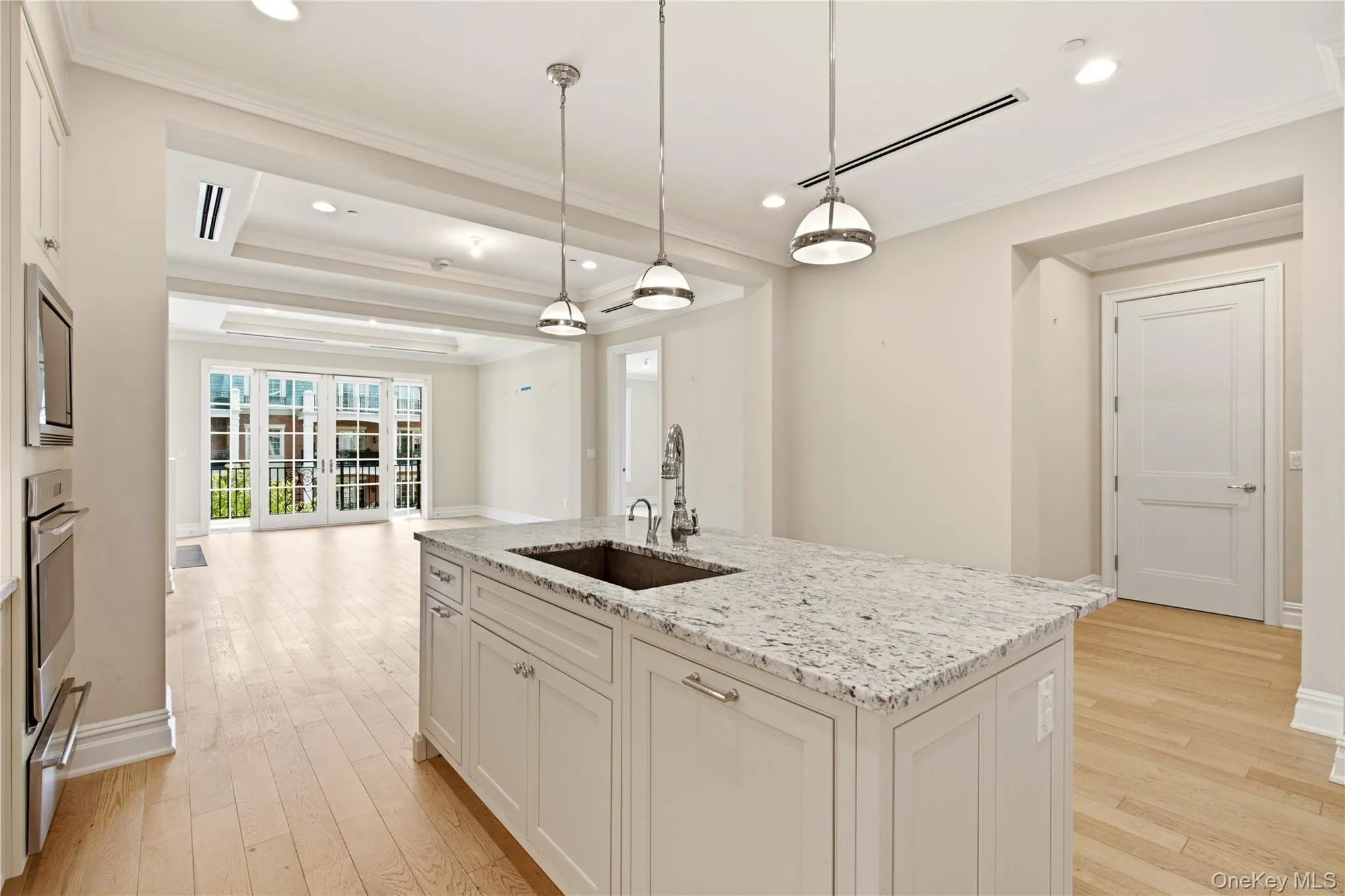 6000 Royal Court, North Hempstead, NY, 2 Bedrooms Bedrooms, 6 Rooms Rooms,2 BathroomsBathrooms,Residential,For Rent,Royal,0,1032300 6000 Royal Court, North Hempstead, NY, 2 Bedrooms Bedrooms, 6 Rooms Rooms,2 BathroomsBathrooms,Residential,For Rent,Royal,0,1032300