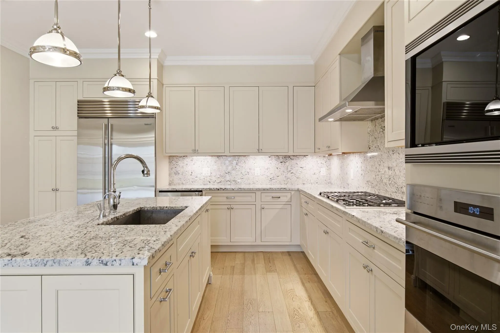 6000 Royal Court, North Hempstead, NY, 2 Bedrooms Bedrooms, 6 Rooms Rooms,2 BathroomsBathrooms,Residential,For Rent,Royal,0,1032300 6000 Royal Court, North Hempstead, NY, 2 Bedrooms Bedrooms, 6 Rooms Rooms,2 BathroomsBathrooms,Residential,For Rent,Royal,0,1032300