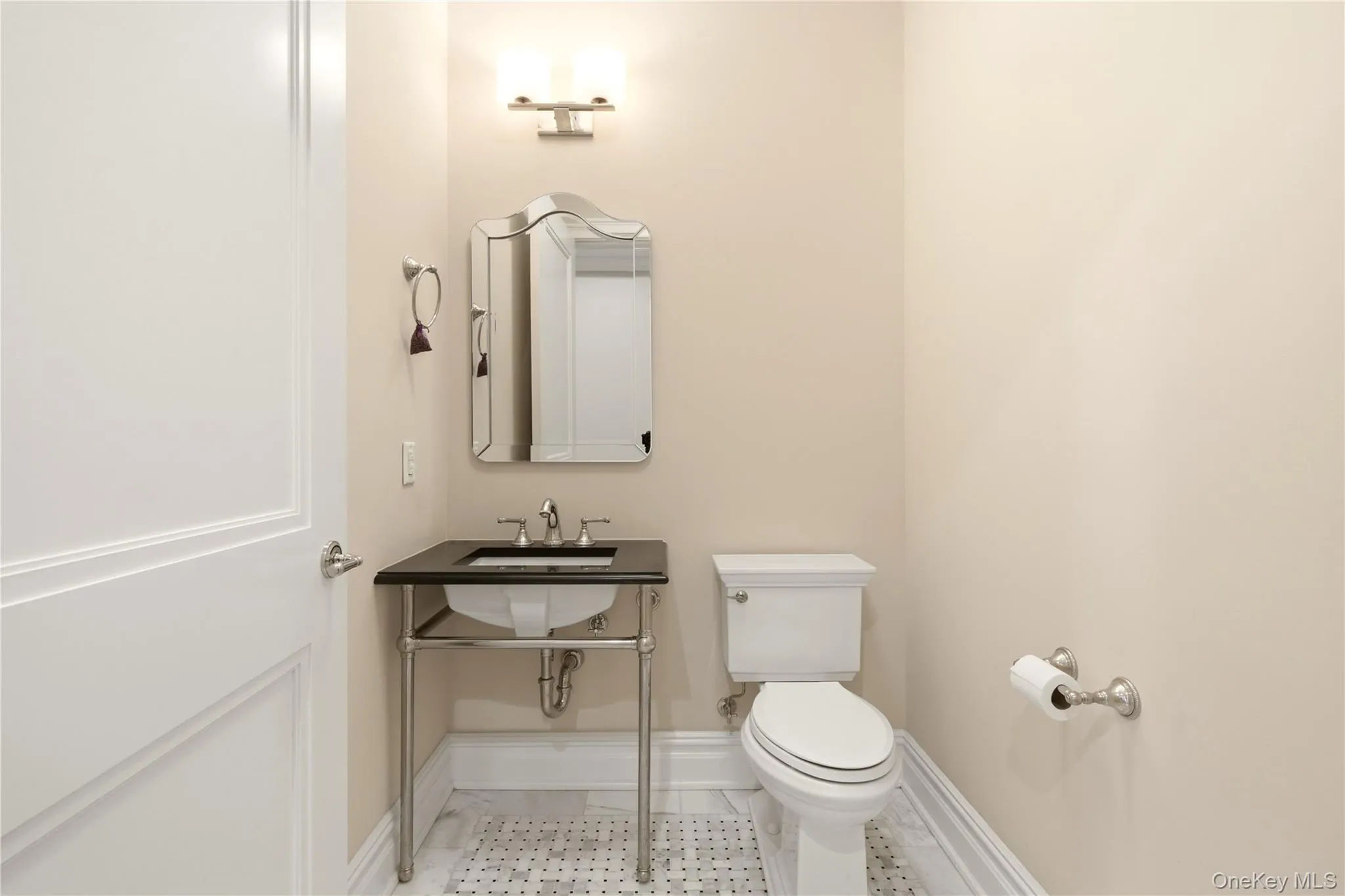 6000 Royal Court, North Hempstead, NY, 2 Bedrooms Bedrooms, 6 Rooms Rooms,2 BathroomsBathrooms,Residential,For Rent,Royal,0,1032300 6000 Royal Court, North Hempstead, NY, 2 Bedrooms Bedrooms, 6 Rooms Rooms,2 BathroomsBathrooms,Residential,For Rent,Royal,0,1032300