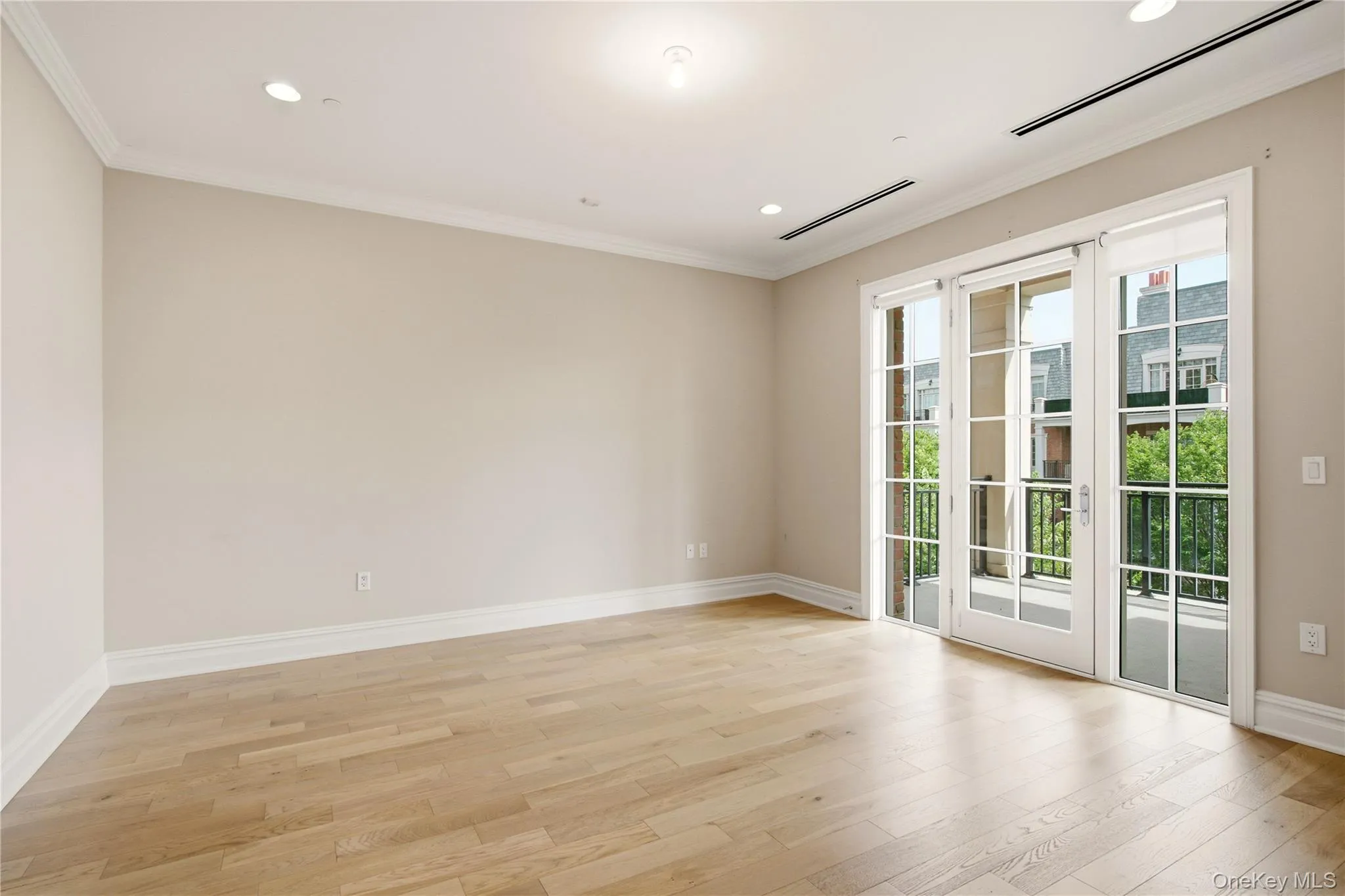 6000 Royal Court, North Hempstead, NY, 2 Bedrooms Bedrooms, 6 Rooms Rooms,2 BathroomsBathrooms,Residential,For Rent,Royal,0,1032300 6000 Royal Court, North Hempstead, NY, 2 Bedrooms Bedrooms, 6 Rooms Rooms,2 BathroomsBathrooms,Residential,For Rent,Royal,0,1032300