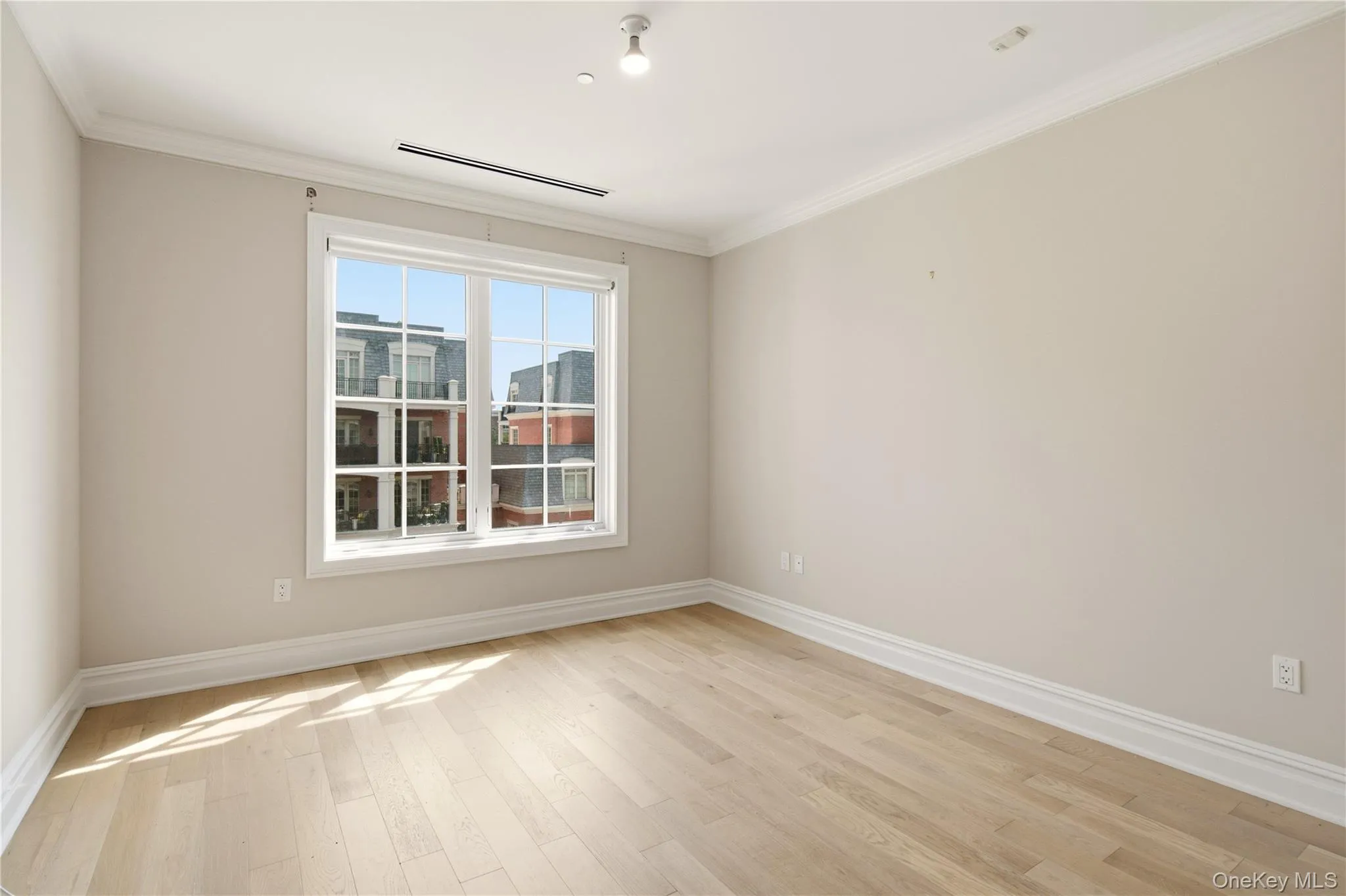 6000 Royal Court, North Hempstead, NY, 2 Bedrooms Bedrooms, 6 Rooms Rooms,2 BathroomsBathrooms,Residential,For Rent,Royal,0,1032300 6000 Royal Court, North Hempstead, NY, 2 Bedrooms Bedrooms, 6 Rooms Rooms,2 BathroomsBathrooms,Residential,For Rent,Royal,0,1032300