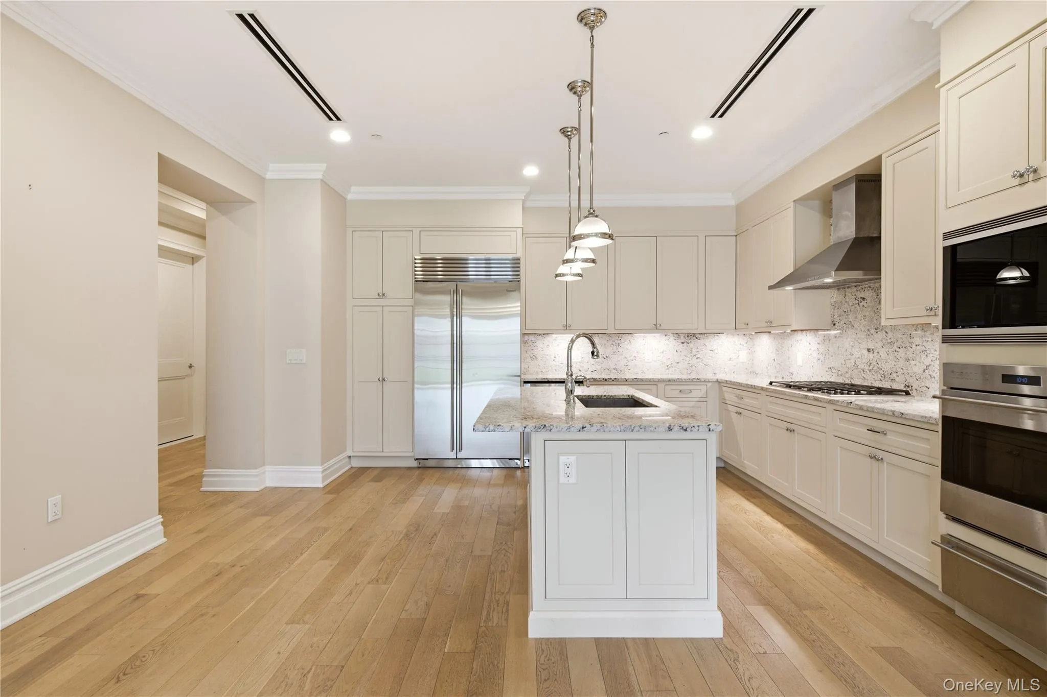6000 Royal Court, North Hempstead, NY, 2 Bedrooms Bedrooms, 6 Rooms Rooms,2 BathroomsBathrooms,Residential,For Rent,Royal,0,1032300 6000 Royal Court, North Hempstead, NY, 2 Bedrooms Bedrooms, 6 Rooms Rooms,2 BathroomsBathrooms,Residential,For Rent,Royal,0,1032300