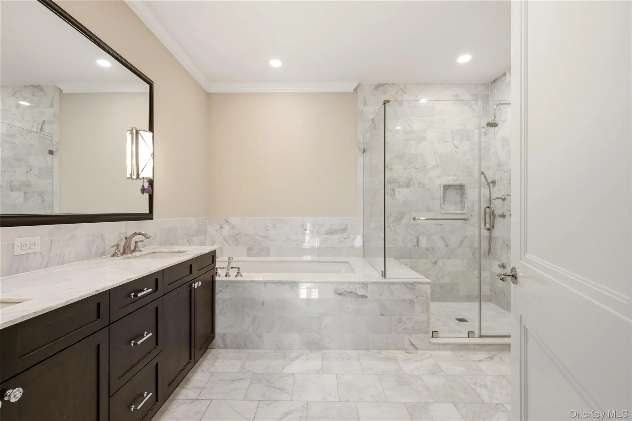 6000 Royal Court, North Hempstead, NY, 2 Bedrooms Bedrooms, 6 Rooms Rooms,2 BathroomsBathrooms,Residential,For Rent,Royal,0,1032300 6000 Royal Court, North Hempstead, NY, 2 Bedrooms Bedrooms, 6 Rooms Rooms,2 BathroomsBathrooms,Residential,For Rent,Royal,0,1032300