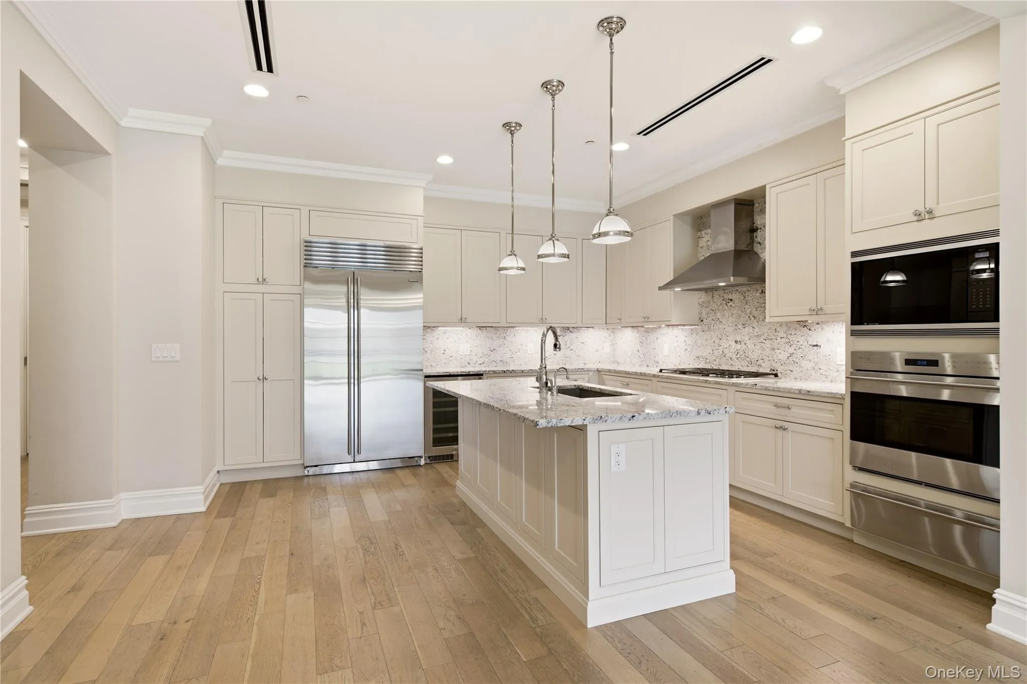 6000 Royal Court, North Hempstead, NY, 2 Bedrooms Bedrooms, 6 Rooms Rooms,2 BathroomsBathrooms,Residential,For Rent,Royal,0,1032300 6000 Royal Court, North Hempstead, NY, 2 Bedrooms Bedrooms, 6 Rooms Rooms,2 BathroomsBathrooms,Residential,For Rent,Royal,0,1032300