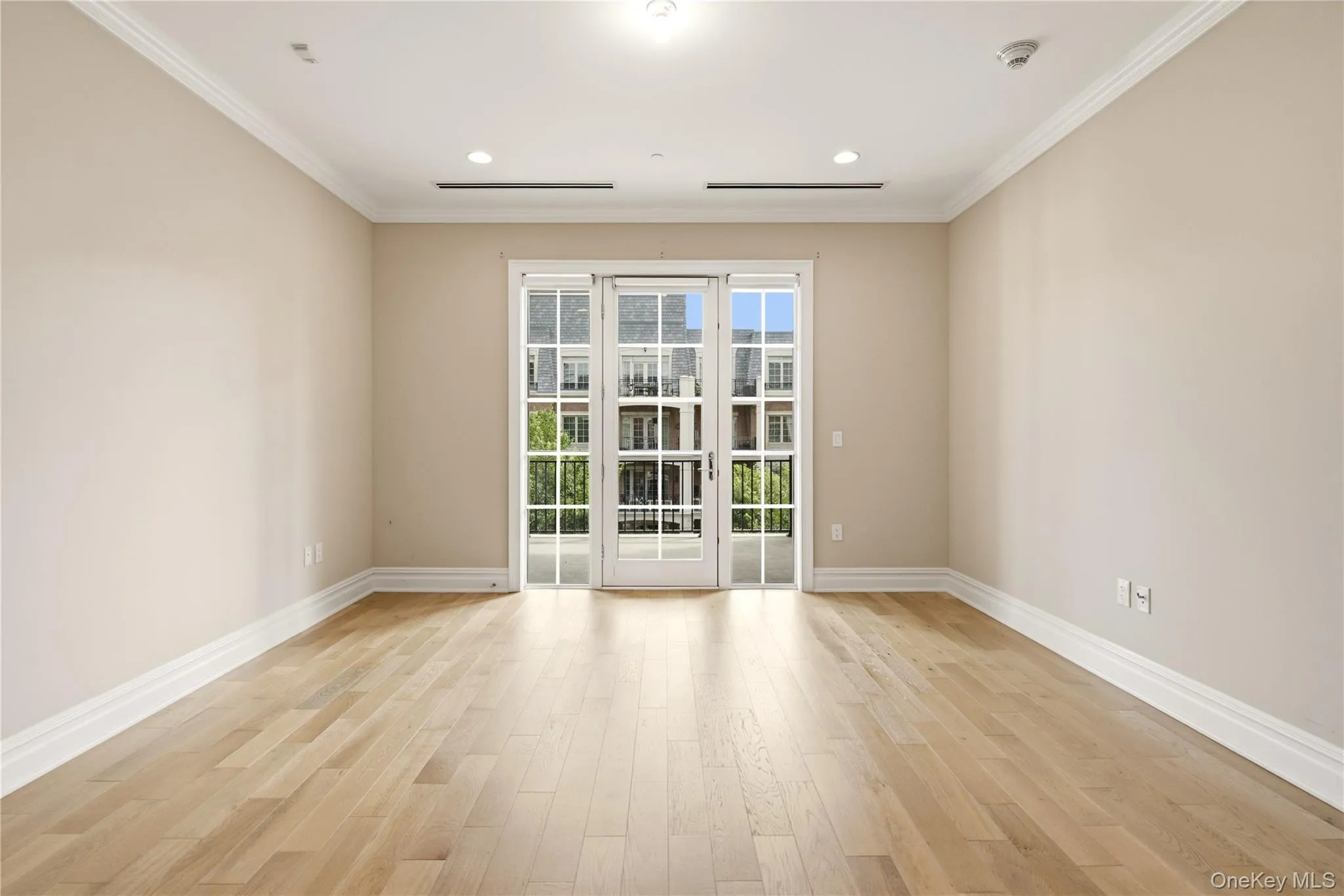6000 Royal Court, North Hempstead, NY, 2 Bedrooms Bedrooms, 6 Rooms Rooms,2 BathroomsBathrooms,Residential,For Rent,Royal,0,1032300 6000 Royal Court, North Hempstead, NY, 2 Bedrooms Bedrooms, 6 Rooms Rooms,2 BathroomsBathrooms,Residential,For Rent,Royal,0,1032300